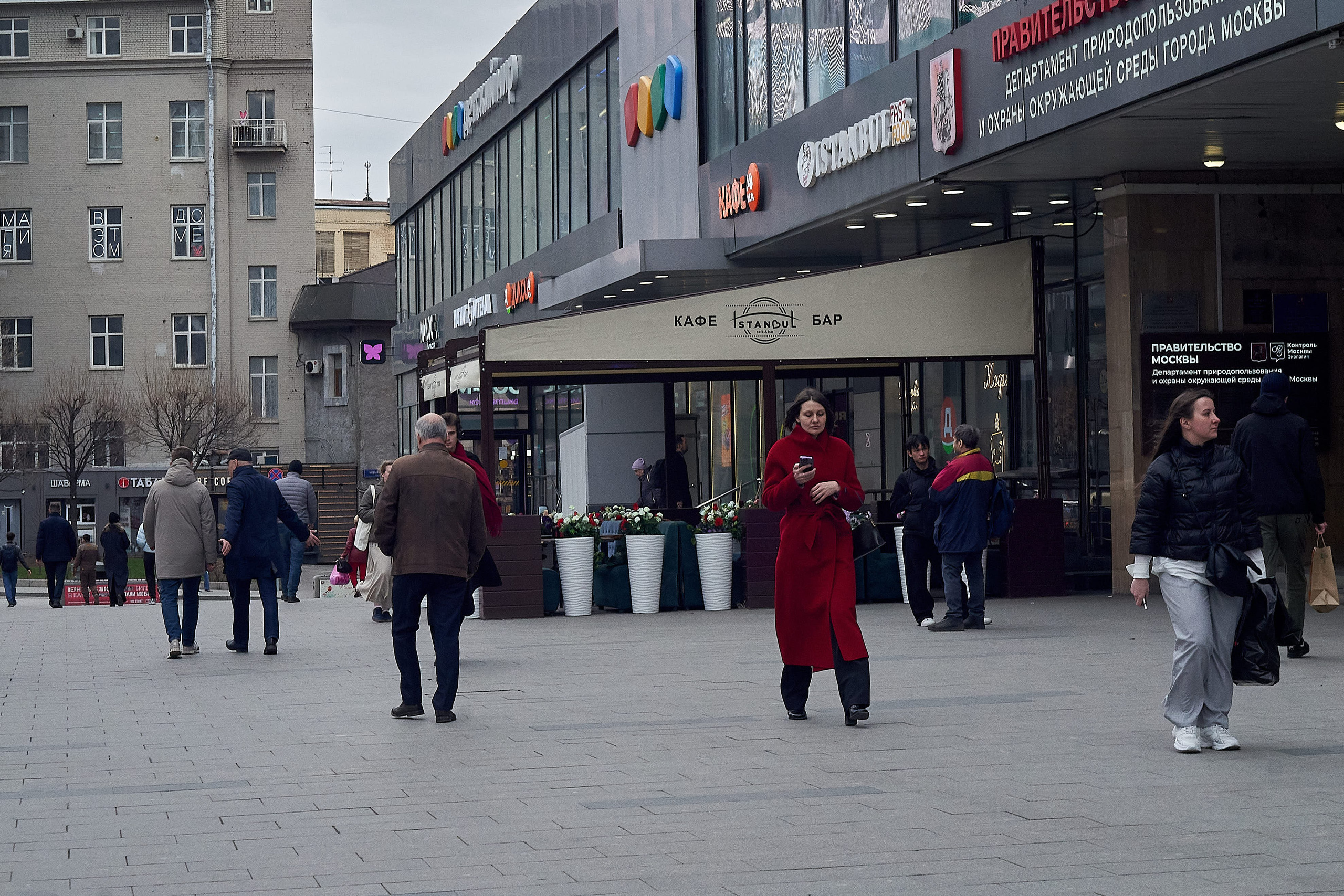 Shooting with an old Industar 22 3.5. Reportage event photographer in Moscow Alexander Gladkiy