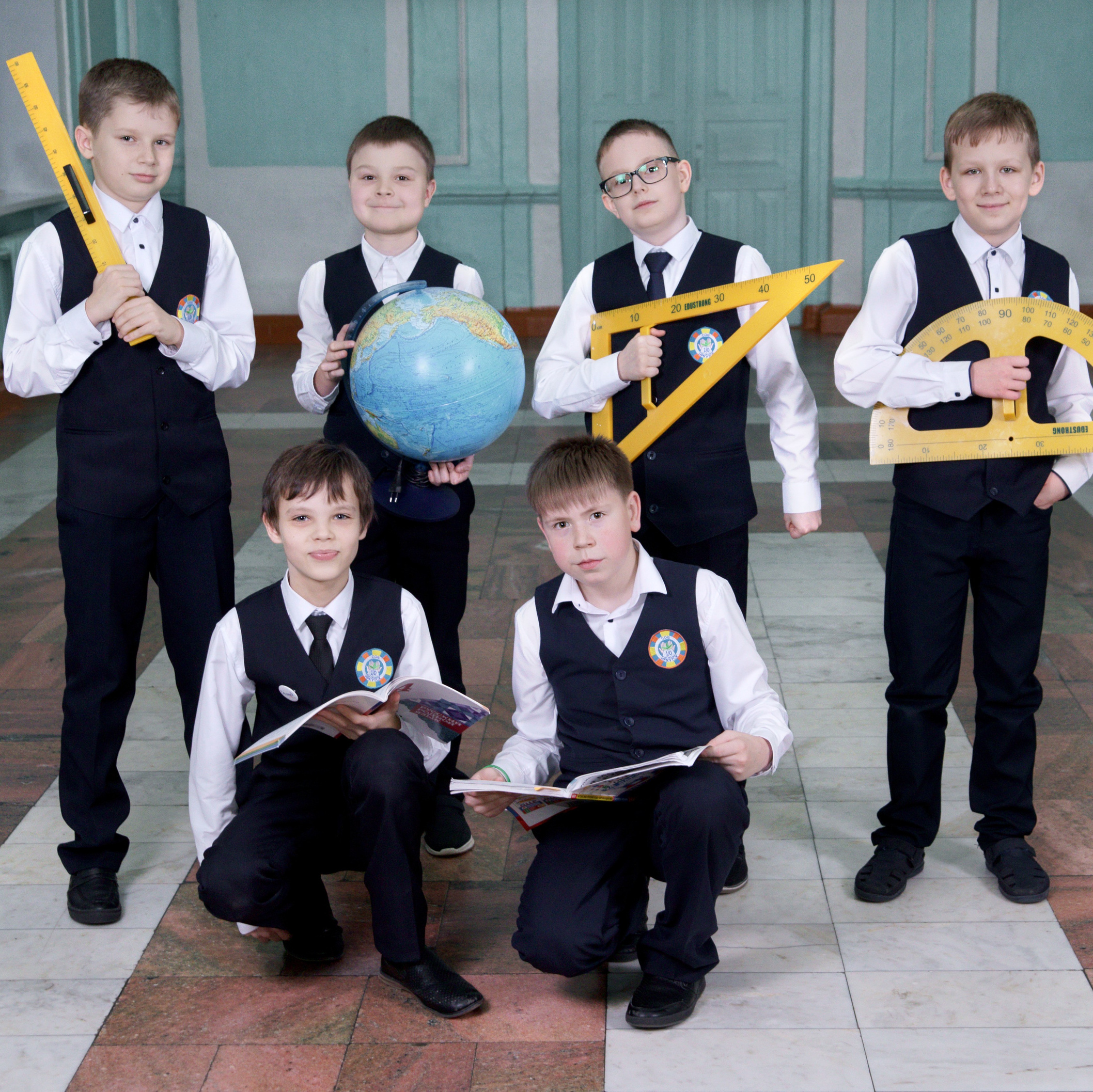 Фотосессия выпускников в начальной школе - постановочные кадры