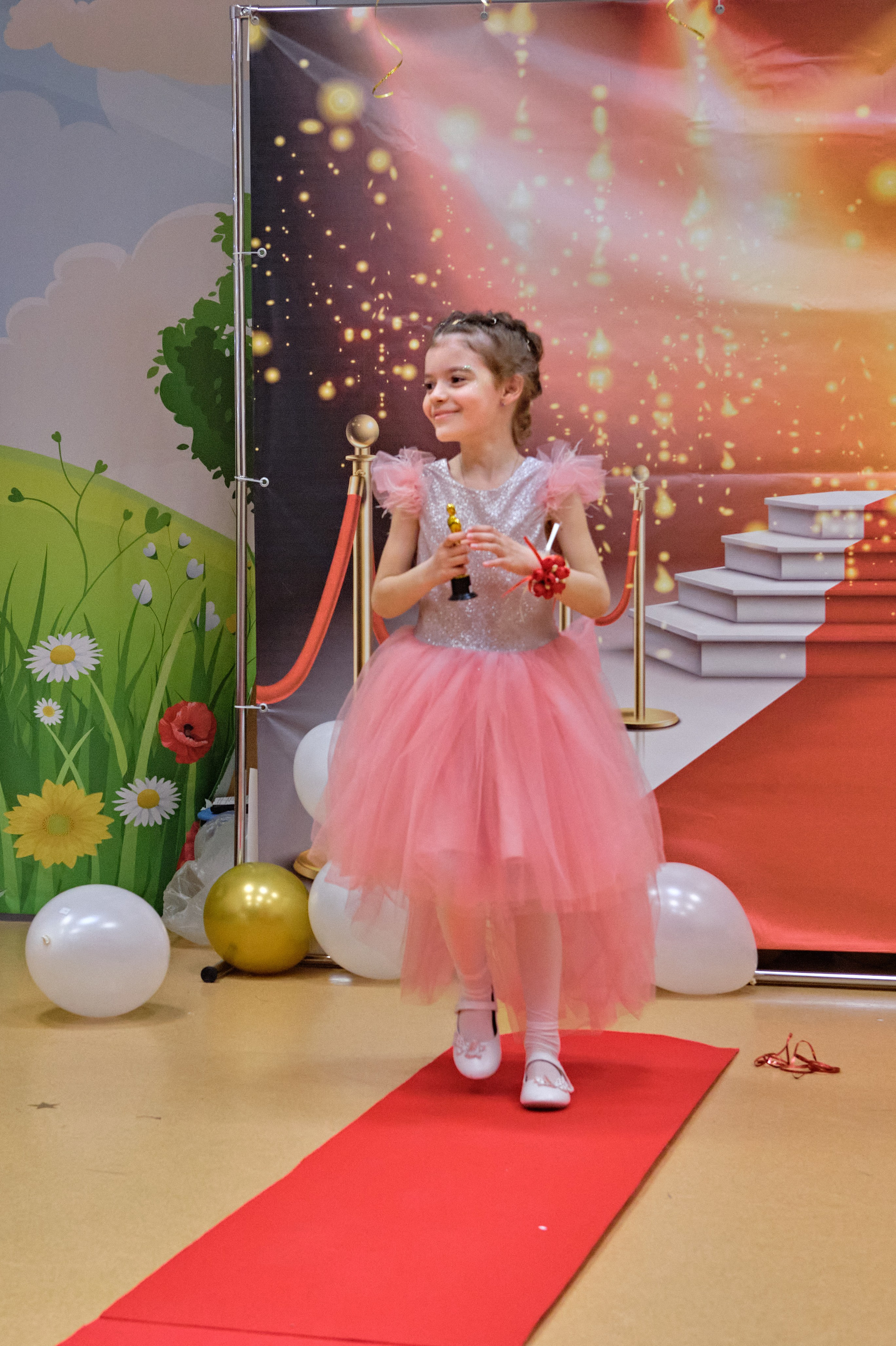 Забронировать услугу «Выпускной альбом» у фотографа Кати Вербицкой. К-КАДР — выпускные альбомы для детского сада, семейные фотографии, предметная и модельная съемка в СПб