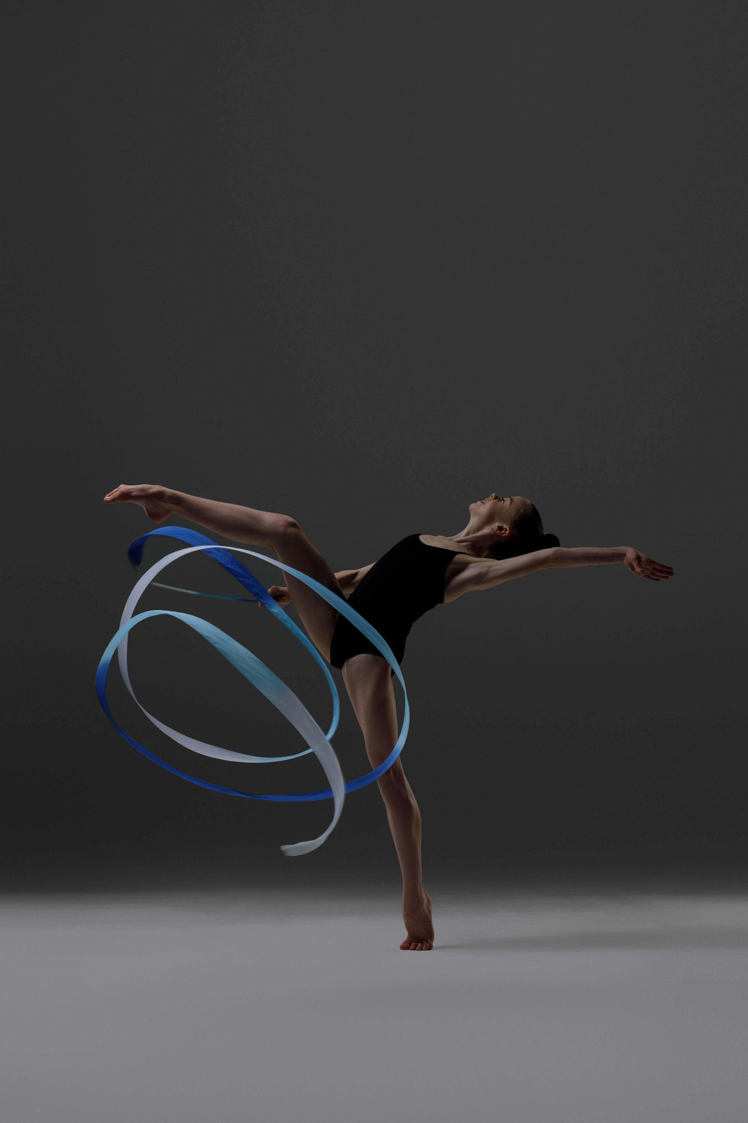 Позы в спортивной фотосессии с лентой для художественной гимнастики. Спортивный и детский фотограф в Москве, Калининграде