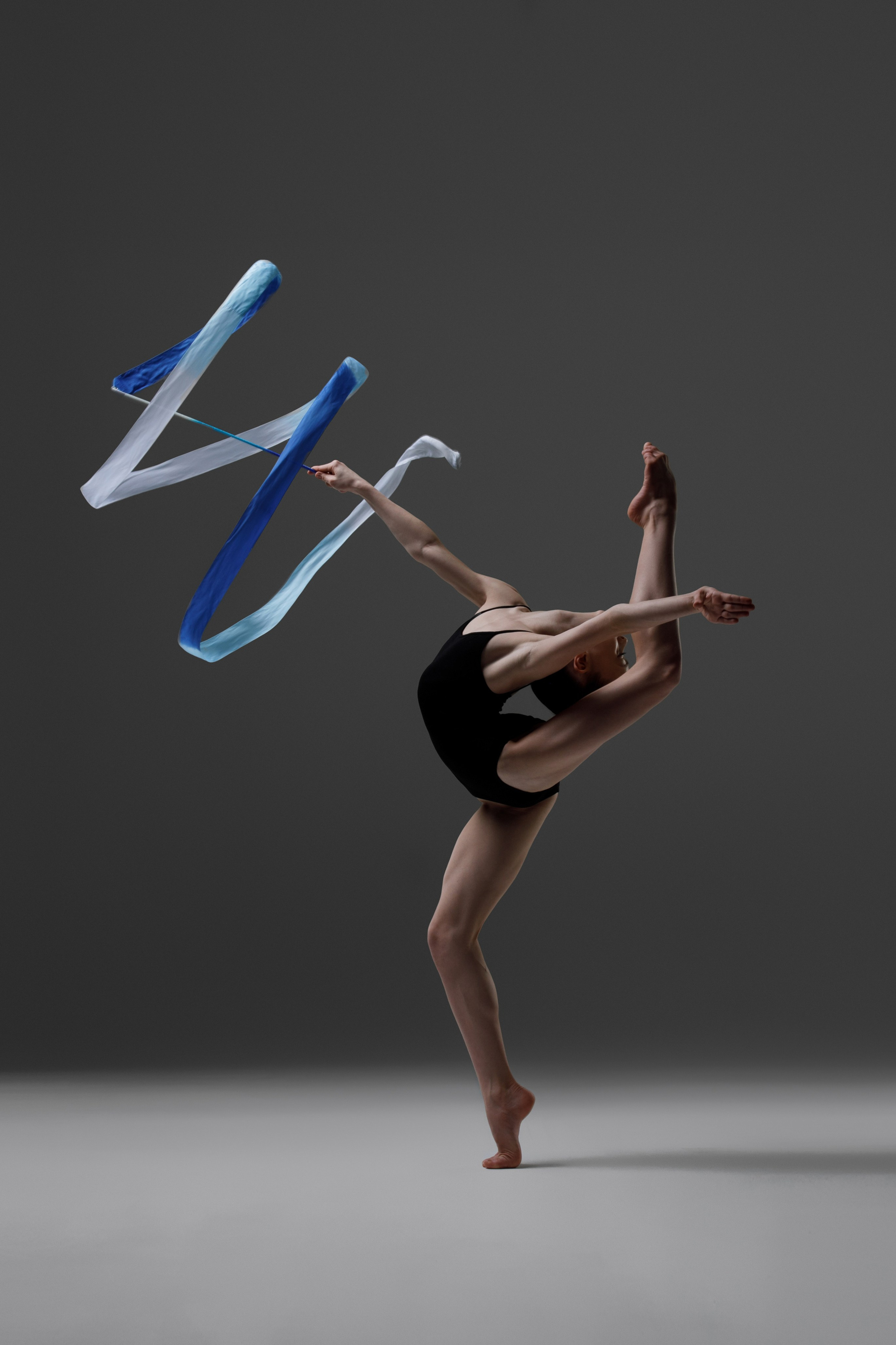 Позы в спортивной фотосессии с лентой для художественной гимнастики. Спортивный и детский фотограф в Москве, Калининграде