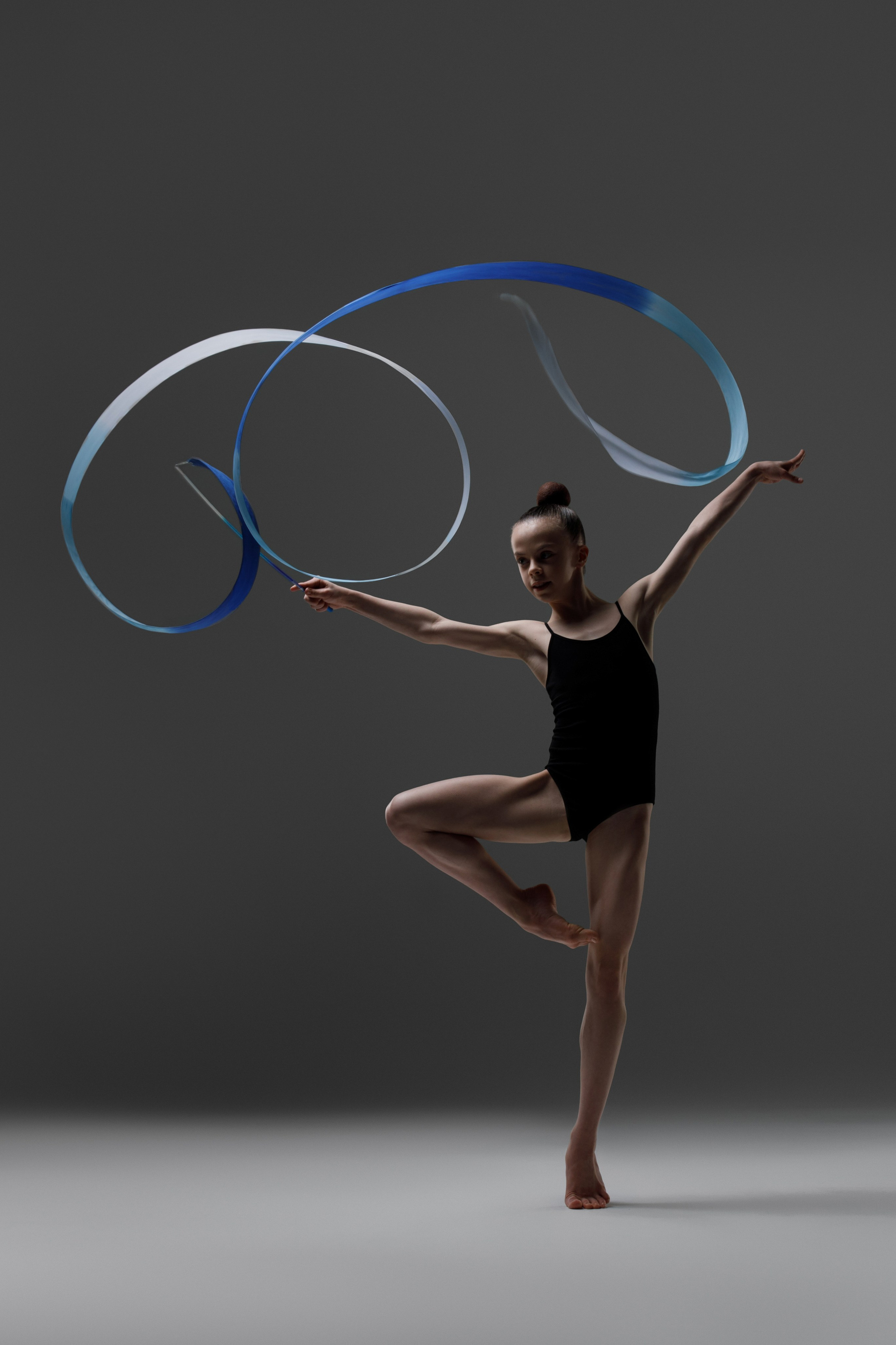 Позы в спортивной фотосессии с лентой для художественной гимнастики. Спортивный и детский фотограф в Москве, Калининграде