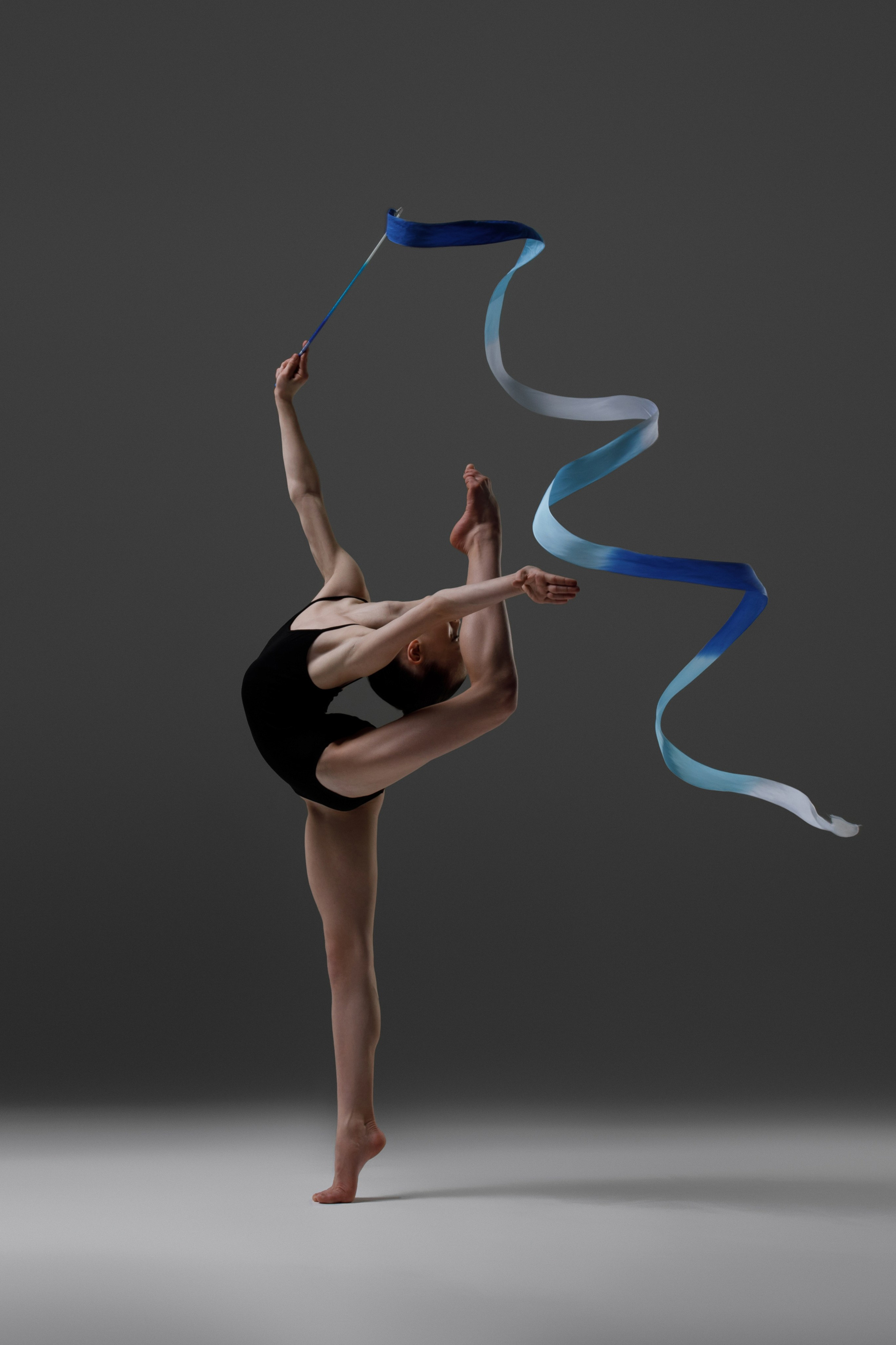 Позы в спортивной фотосессии с лентой для художественной гимнастики. Спортивный и детский фотограф в Москве, Калининграде