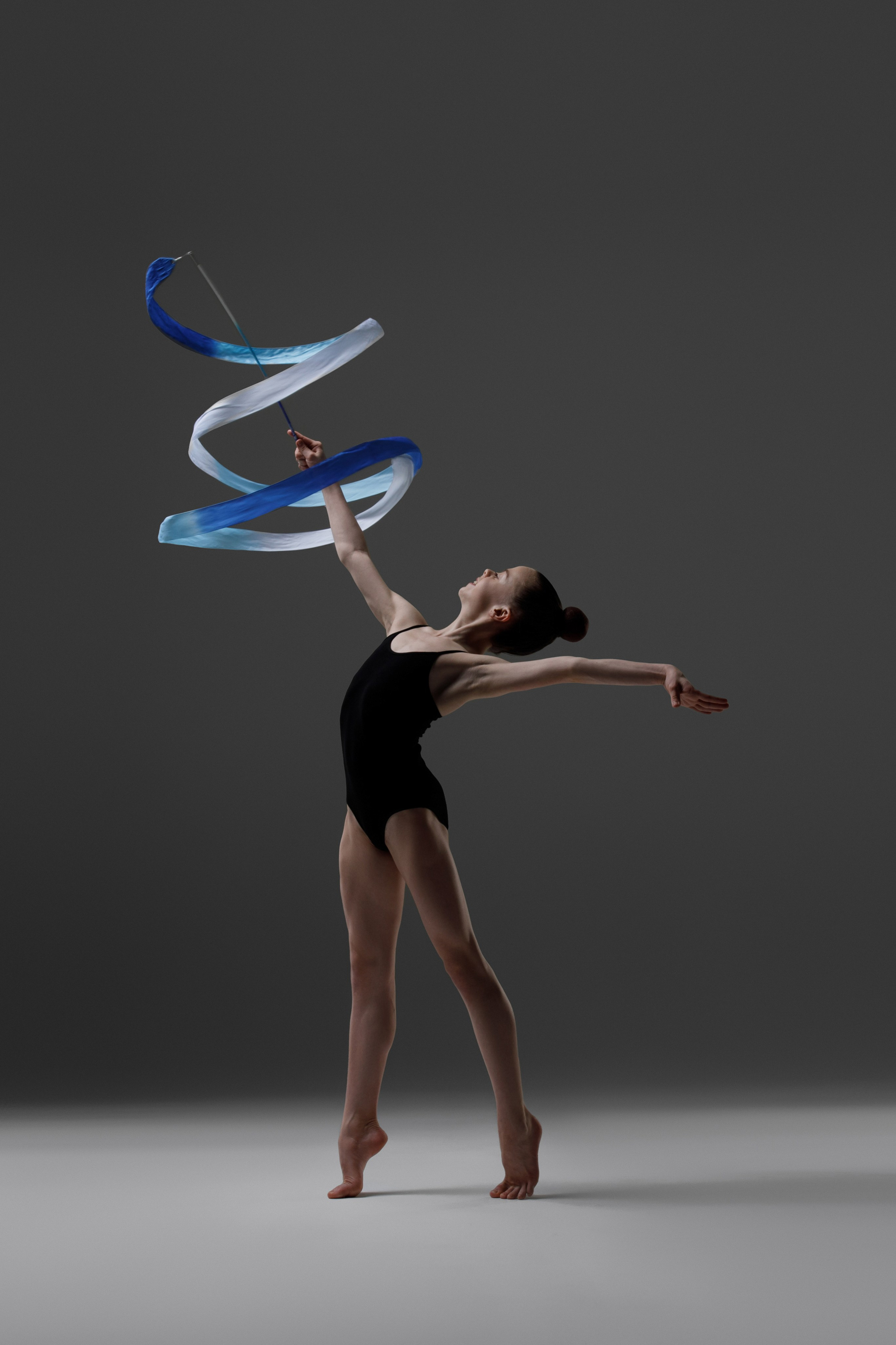 Позы в спортивной фотосессии с лентой для художественной гимнастики. Спортивный и детский фотограф в Москве, Калининграде