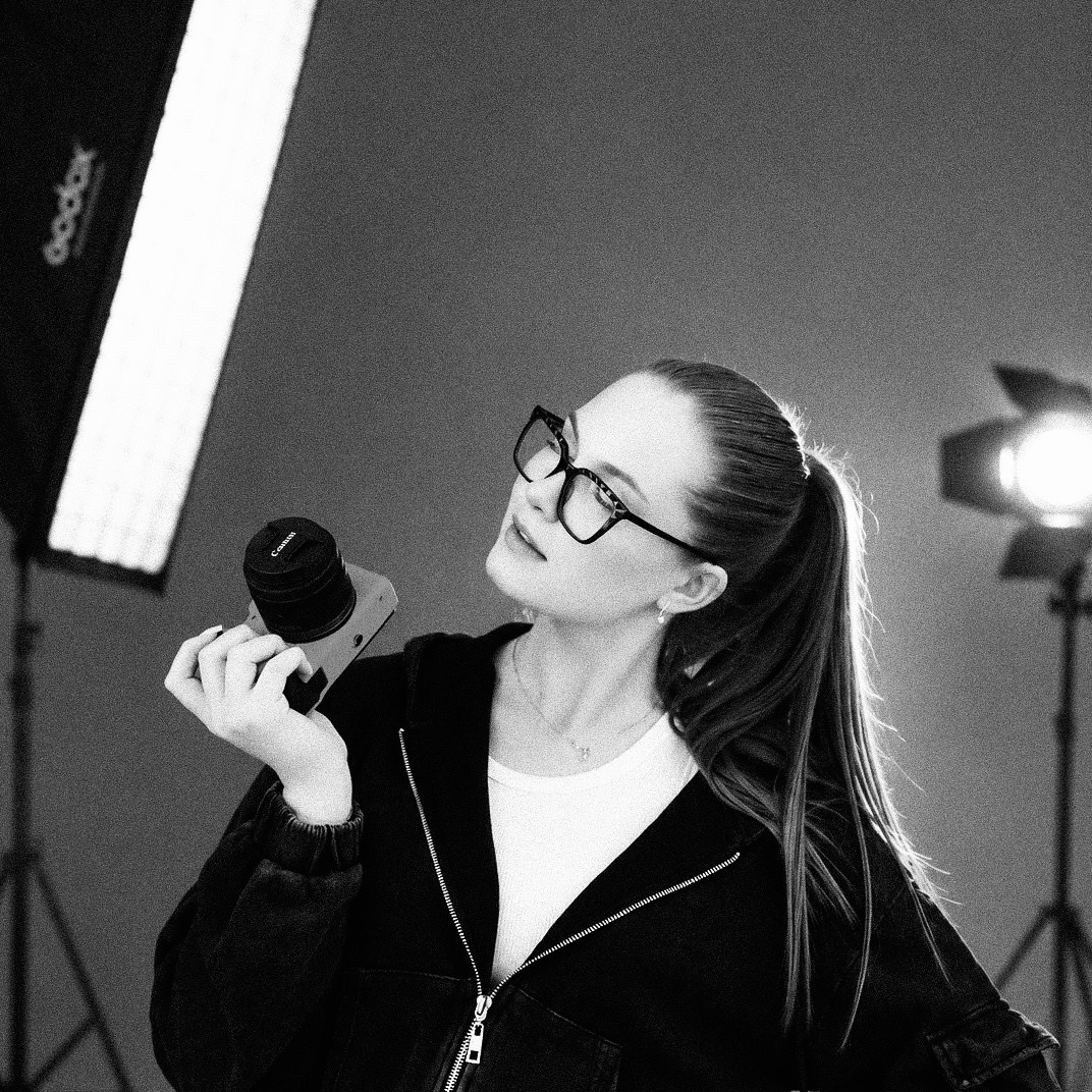 Контакты. Фотограф Арина