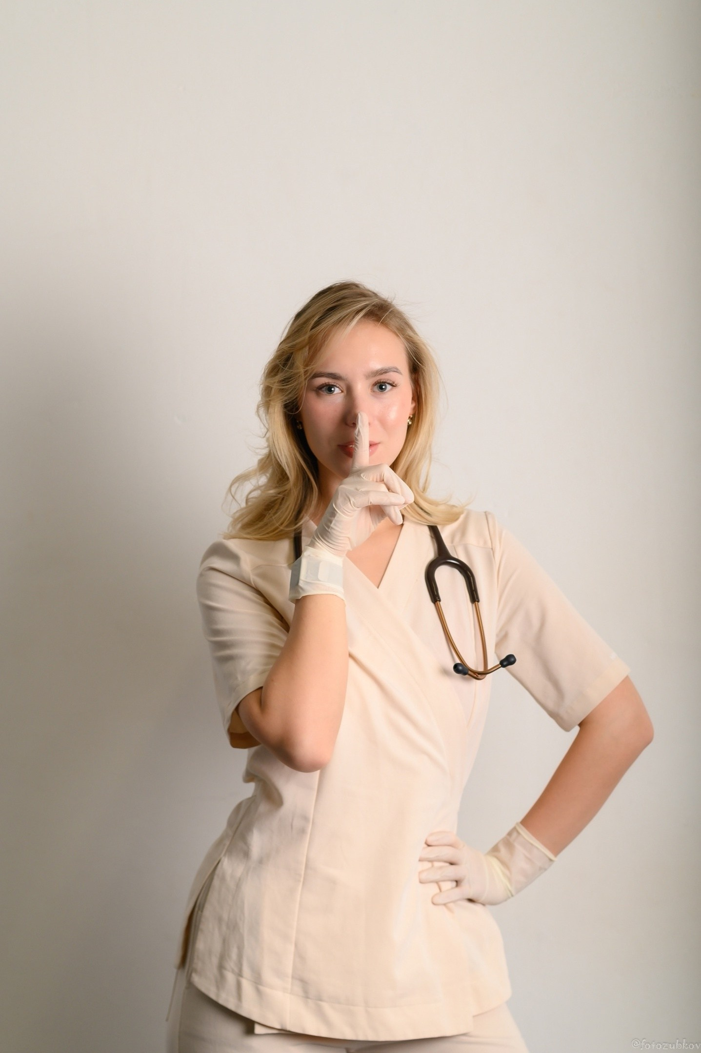 За белым халатом. Портретный фотограф в Москве Александр Зубков