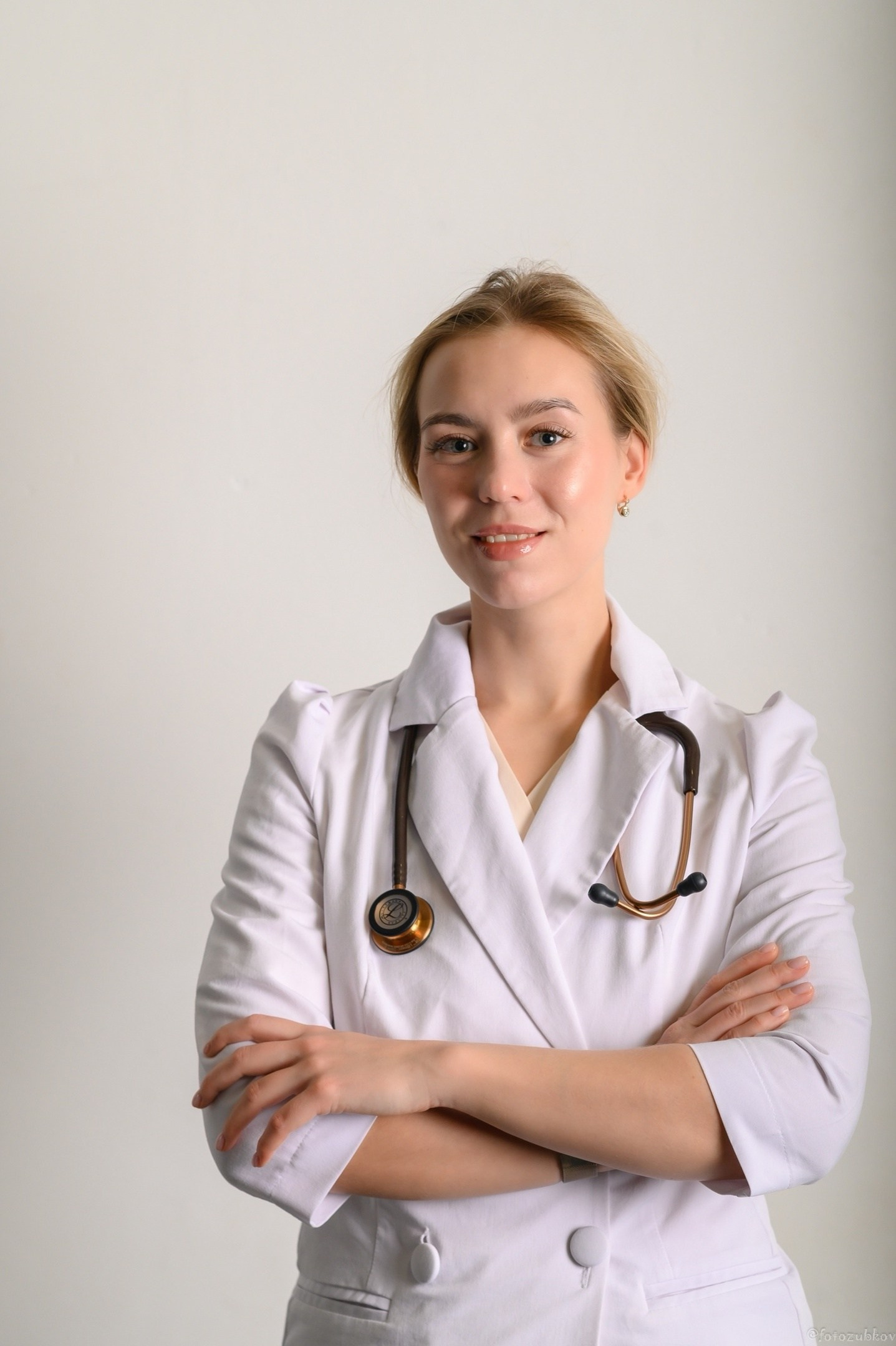 За белым халатом. Портретный фотограф в Москве Александр Зубков