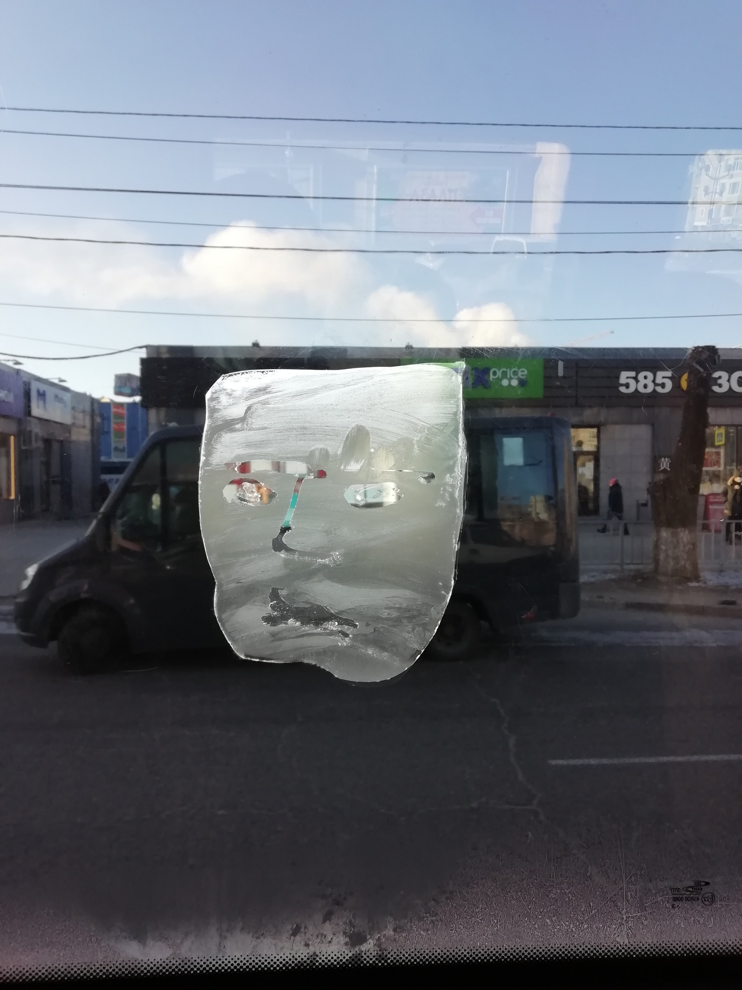 Рисункинаокнахавтобуса. Художник Рыбак Николай