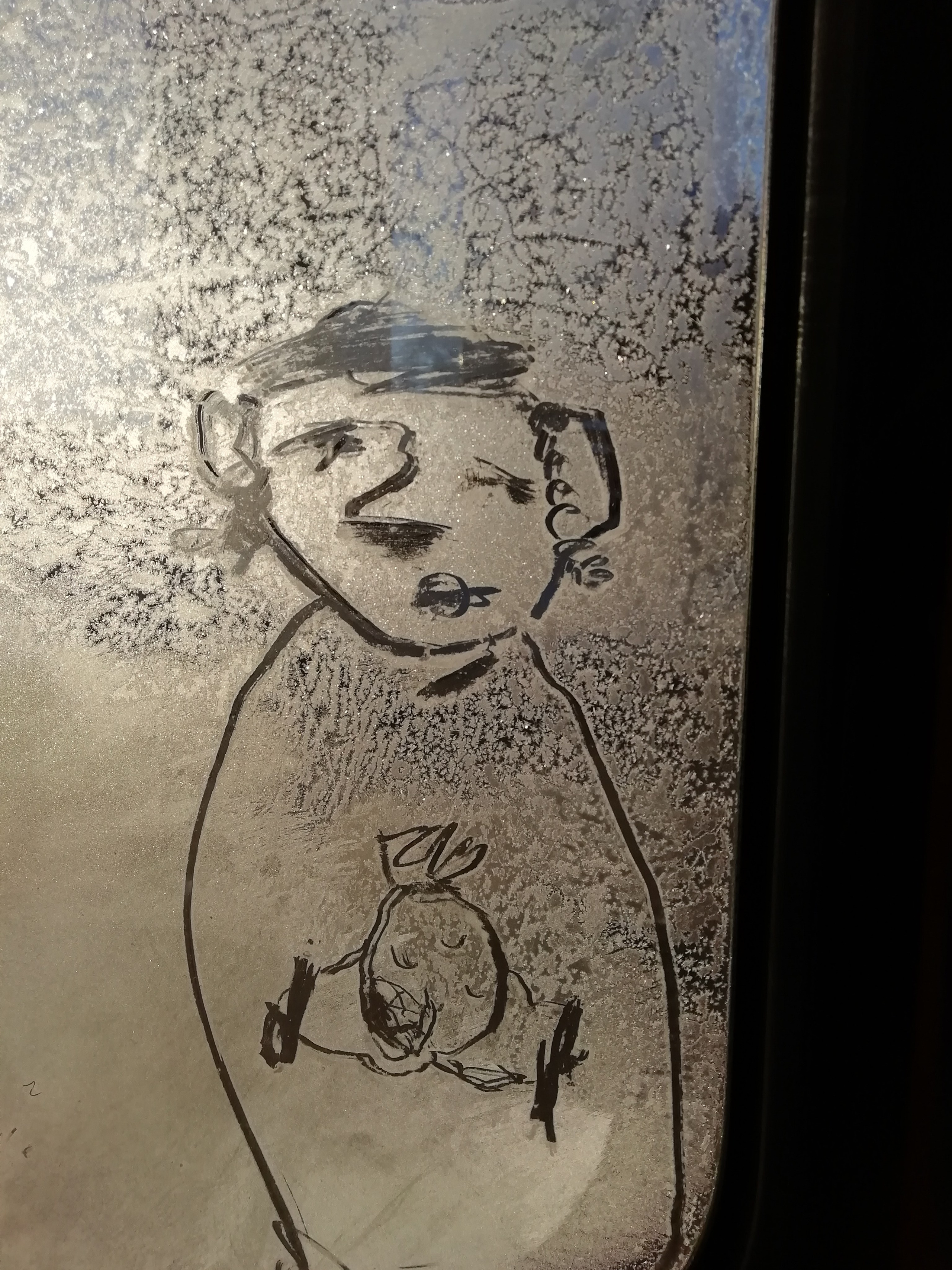 Рисункинаокнахавтобуса. Художник Рыбак Николай