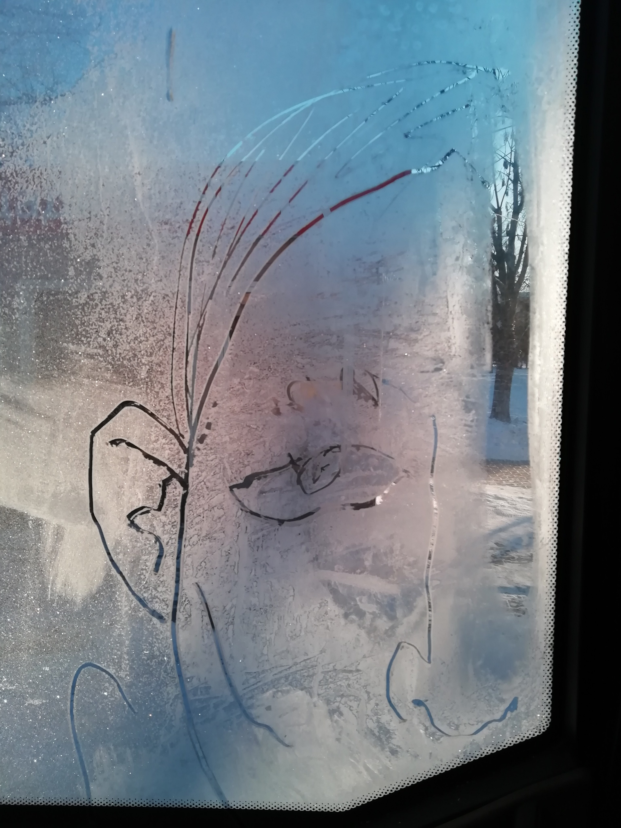 Рисункинаокнахавтобуса. Художник Рыбак Николай