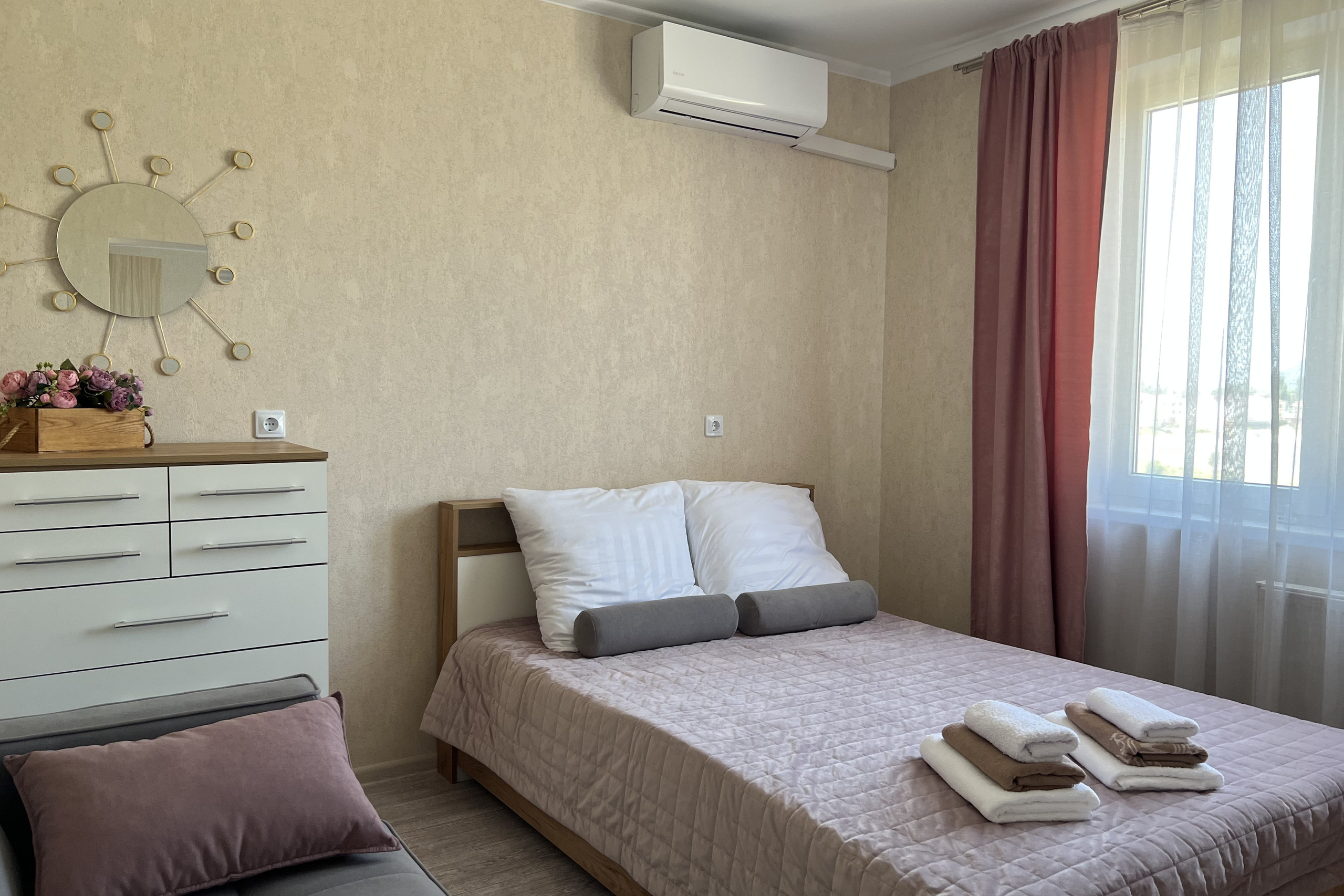 НОВОРОССИЙСК. Снять квартиру посуточно/Упаковка/Управление/Дизайнер недвижимости — Добро пожаловать В ГОСТИ!