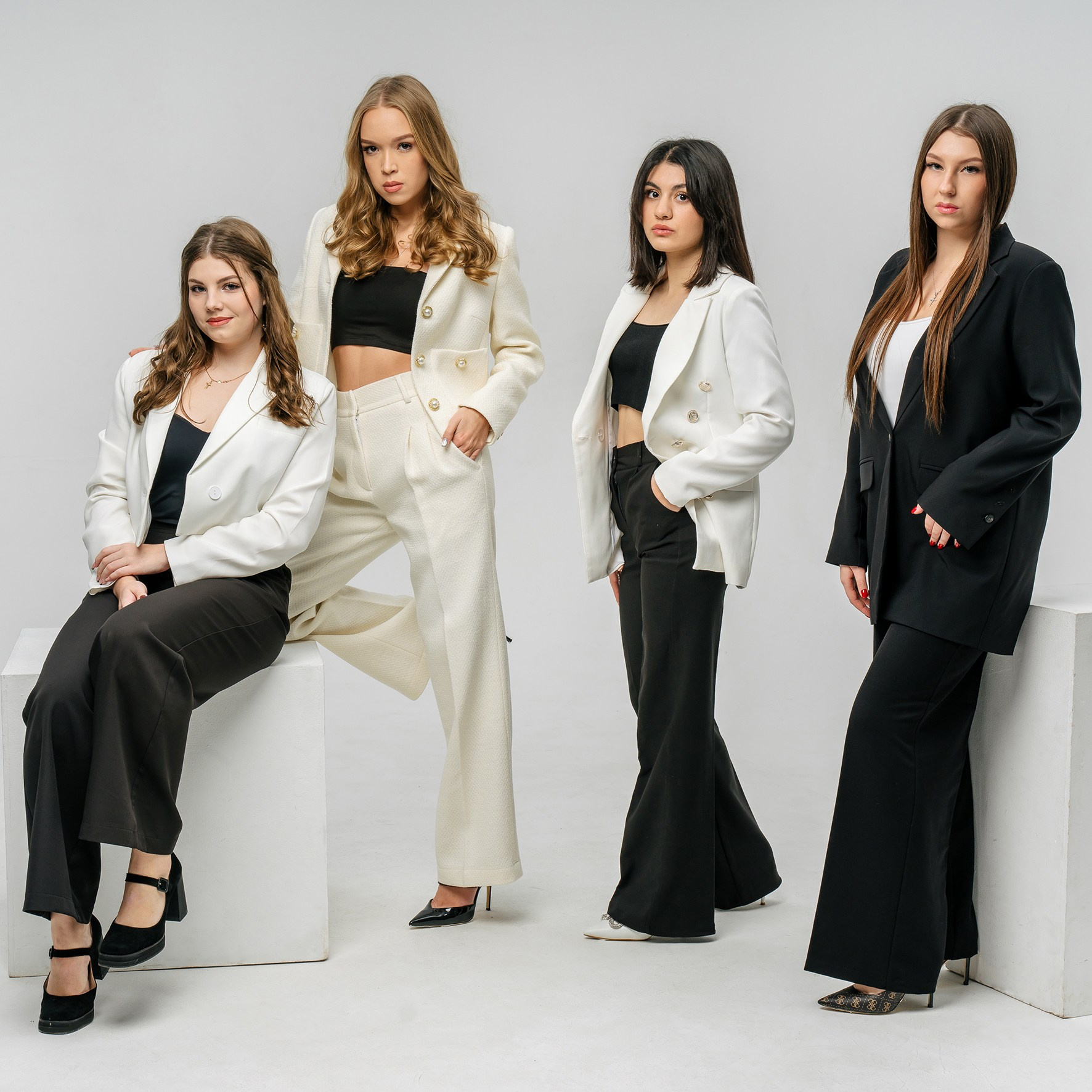 Выпускные альбомы, школьные фотосессии в городе Новороссийске