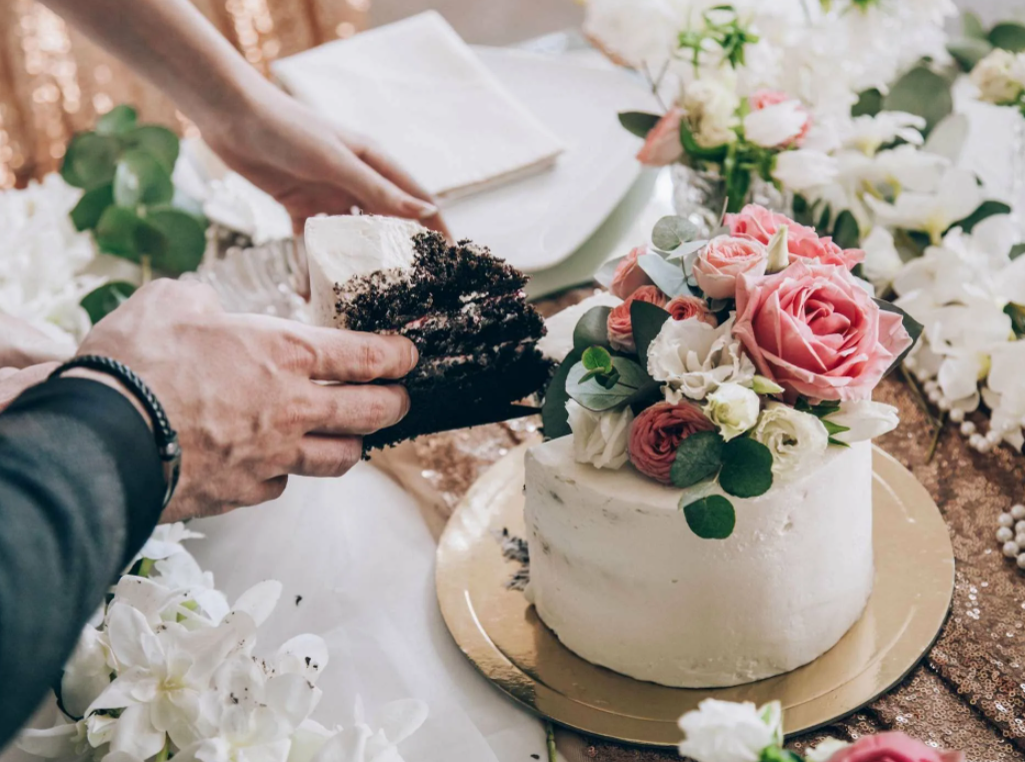 Все, что вам необходимо знать о свадебном торте. Свадебный фотограф Евгения Фролова г. Каменск-Шахтинский, Донецк, Ростов