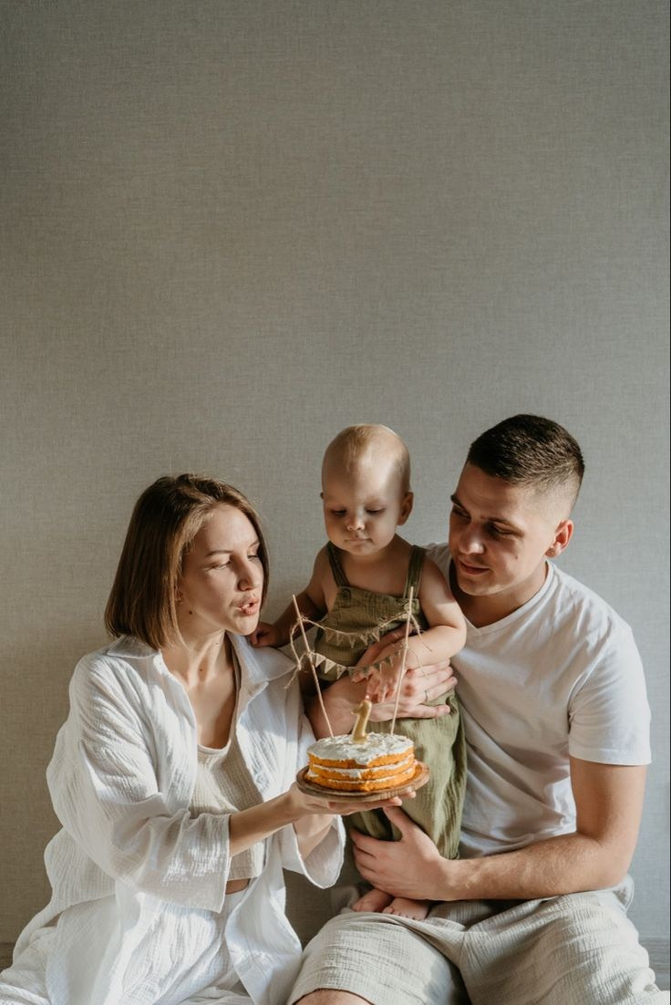 Рекомендации по подбору одежды для семейных съемок в локации с кроватью. Фотограф новорожденных г. Рязань, детский и семейный фотограф