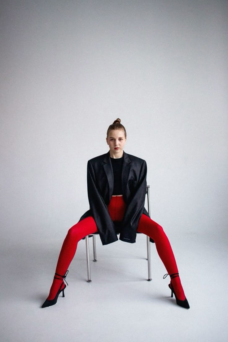 Красные колготки. Фотограф Елизавета Хамович Омск