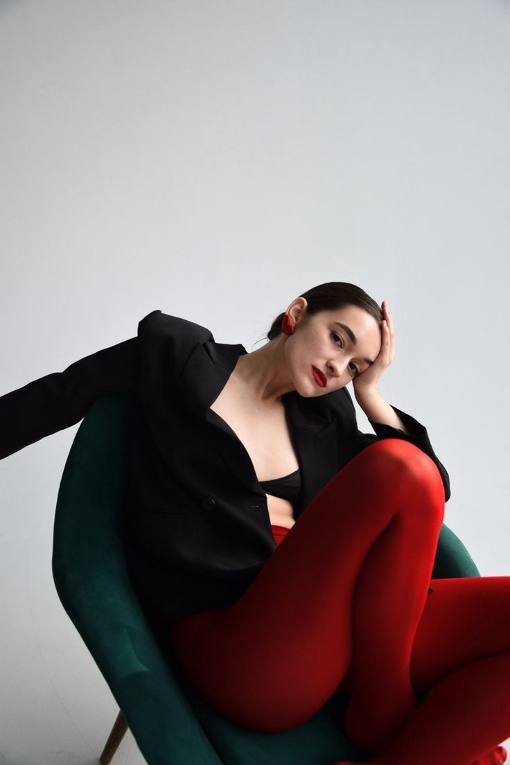 Красные колготки. Фотограф Елизавета Хамович Омск