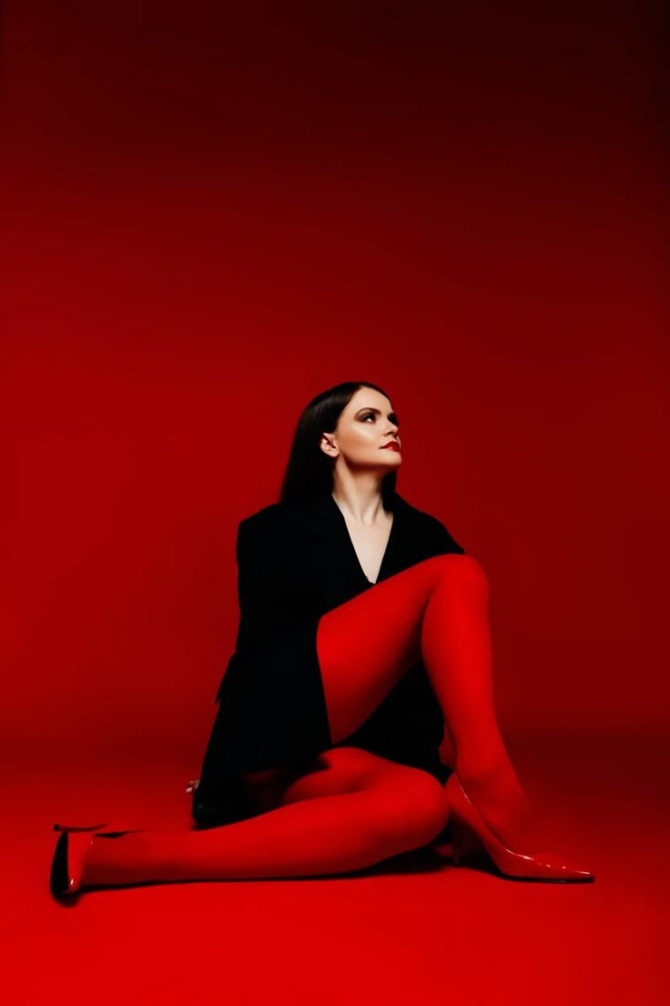 Красные колготки. Фотограф Елизавета Хамович Омск