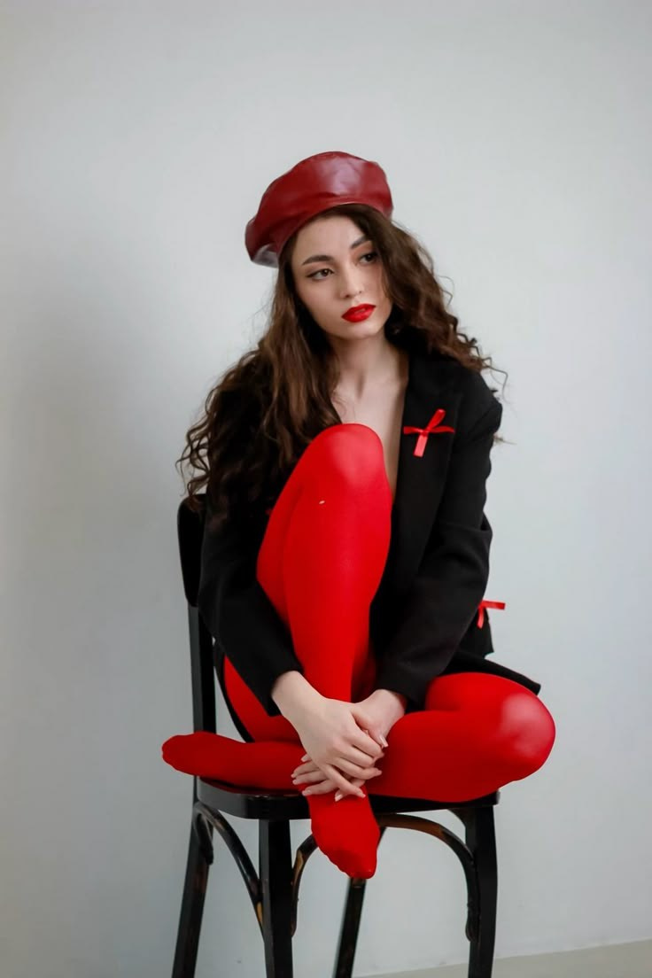 Красные колготки. Фотограф Елизавета Хамович Омск