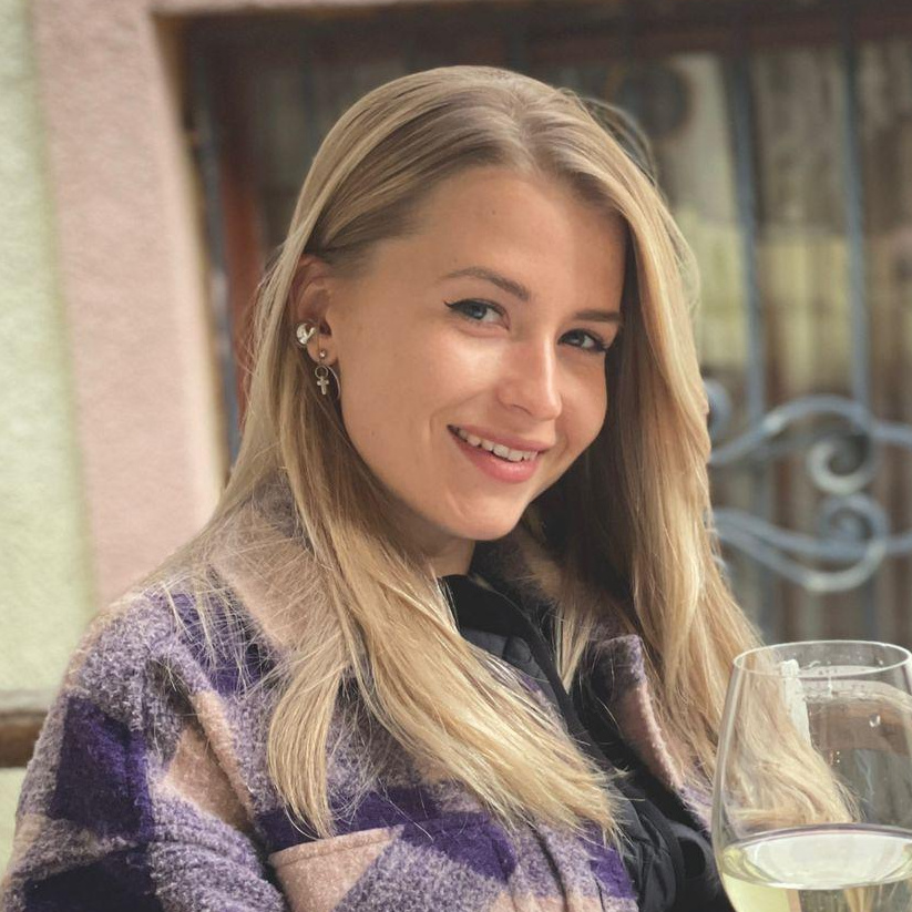 Story of Ksenia. Yulia Otroschenko