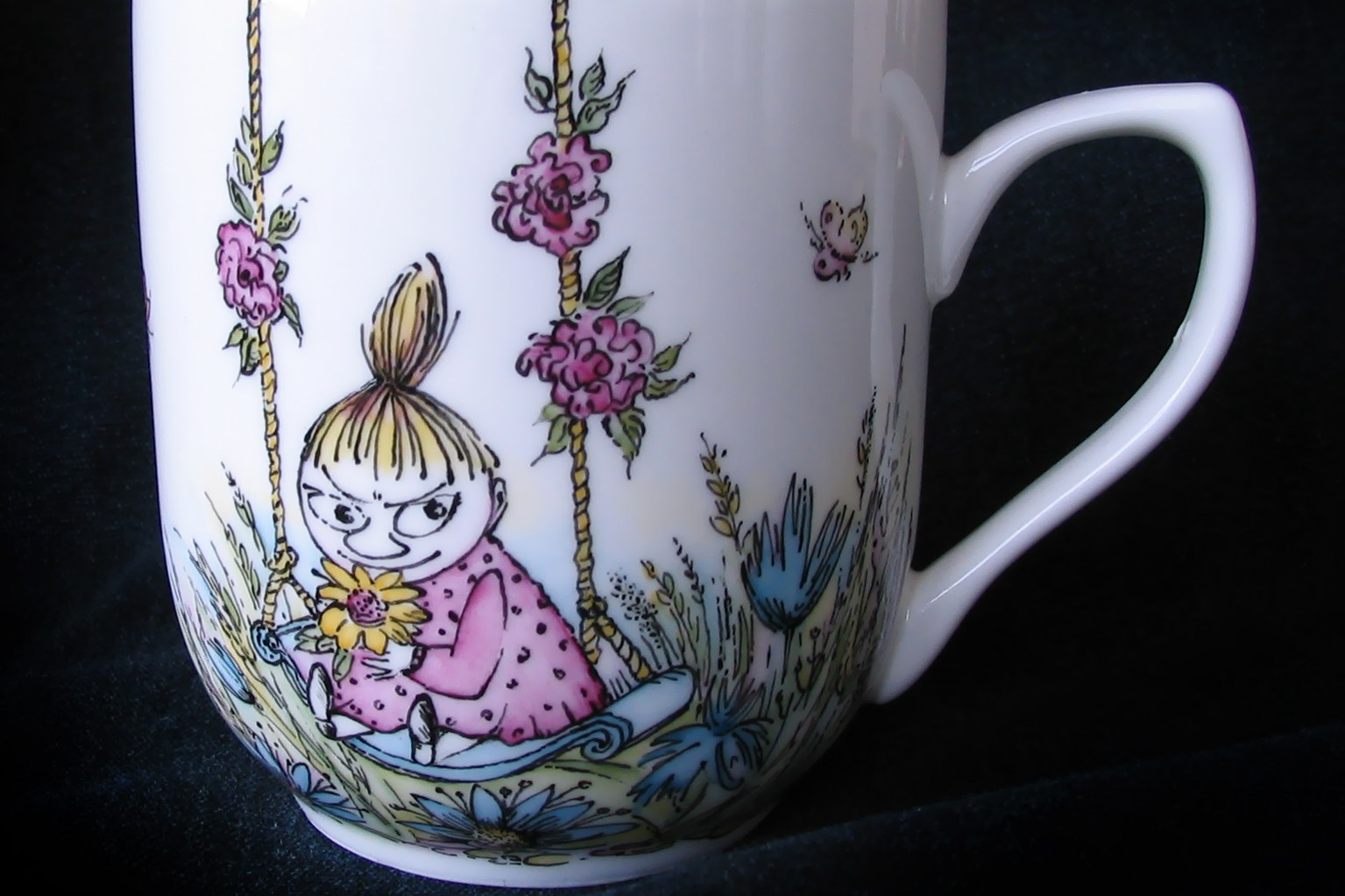 Детская кружка Крошка Мю. Роспись фарфора на заказ в Санкт-Петербурге. 