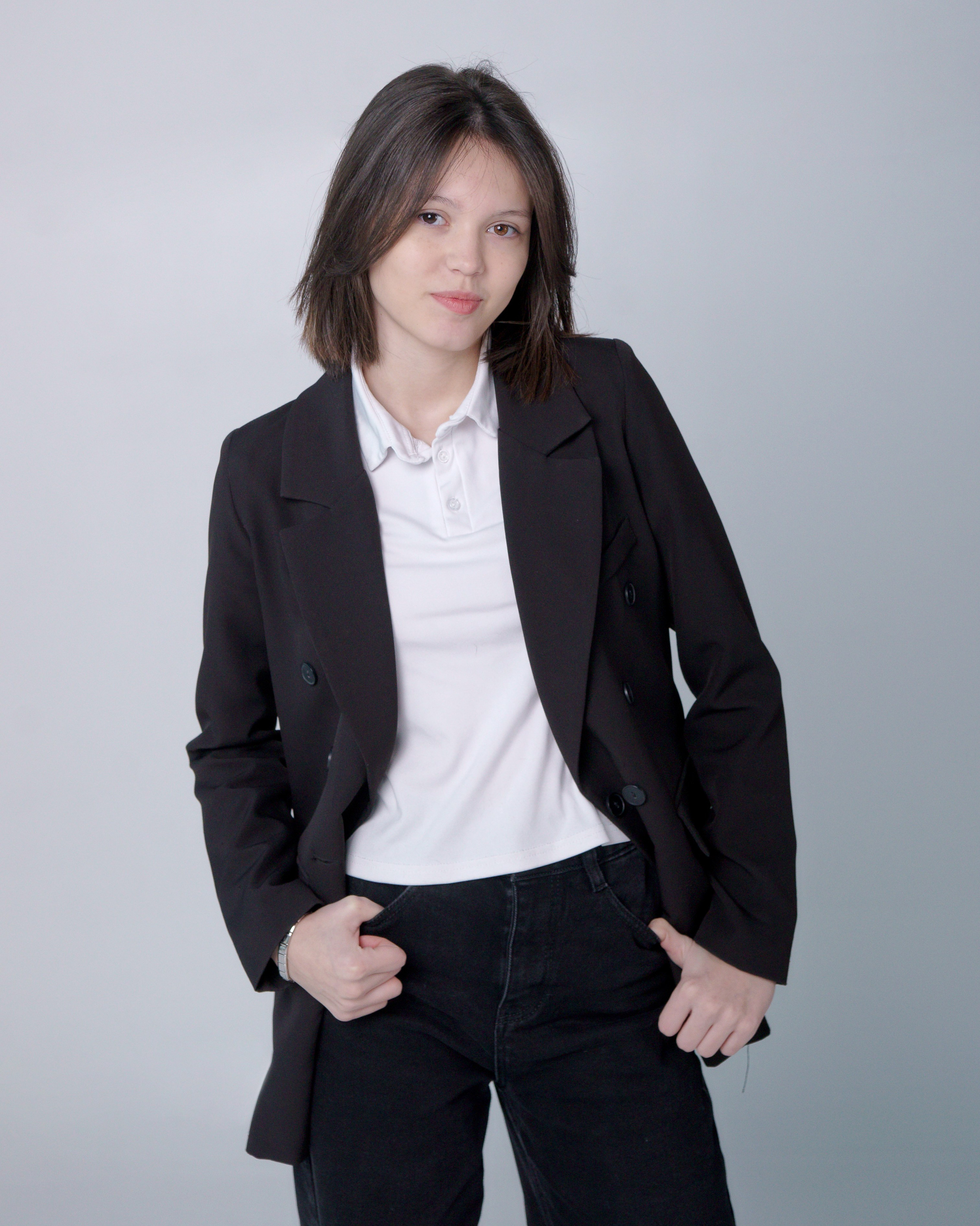 Выпускник старшей школы - студийная сьемка - портрет девочки