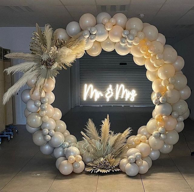 Свадебная фотозона. Студия праздничного декора