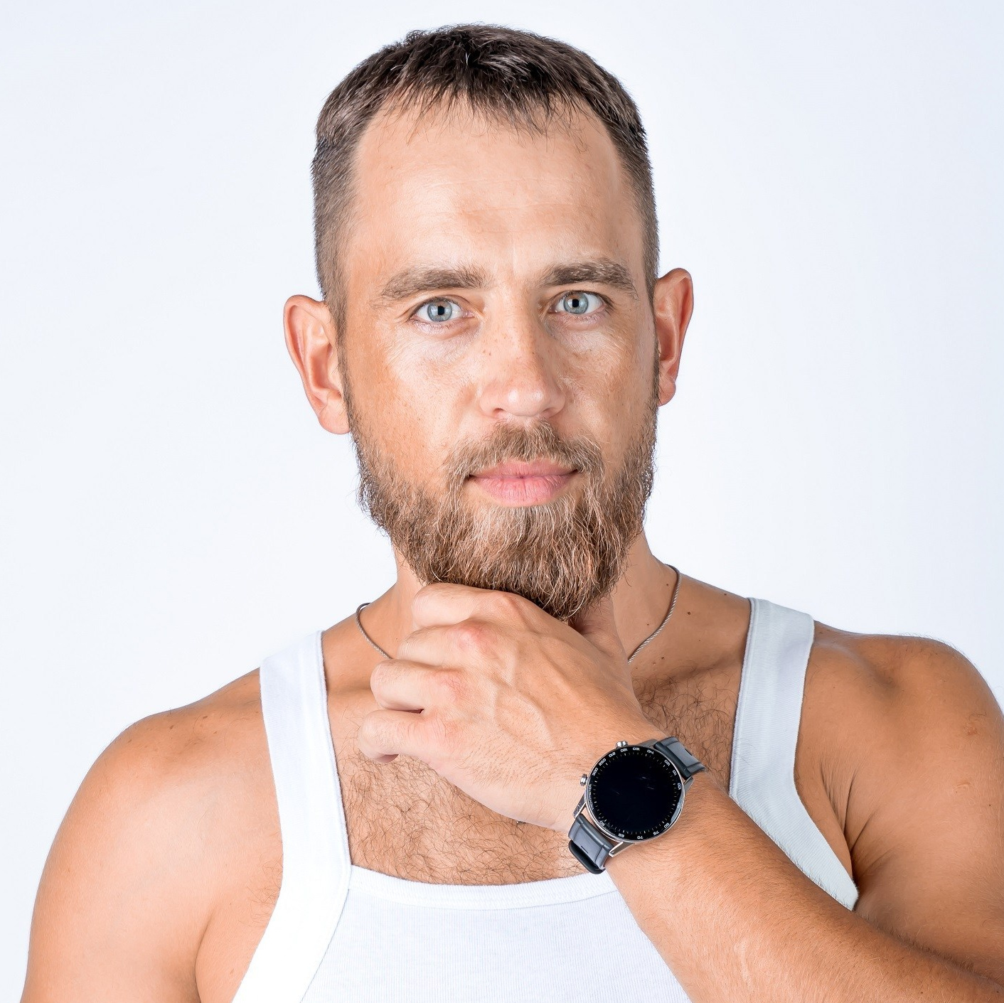 Мужчины модели для рекламной предметной съемки в Сочи