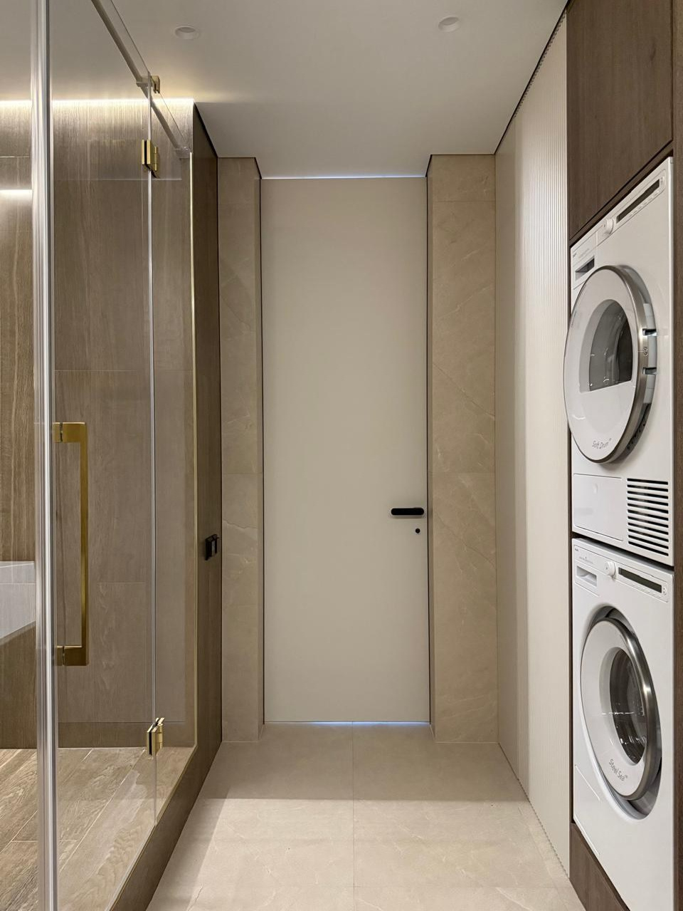 ЖК Коперник. Дизайн студия, занимаемся разработкой Дизайн проектов, реализацией проектов под ключ. Мы находимся в городе Екатеринбург. Зовут Рената