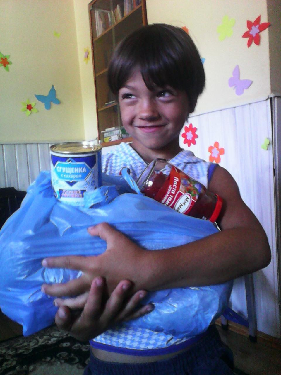 22 августа около 50 донецких детей получили гуманитарную помощь. Пища для Жизни