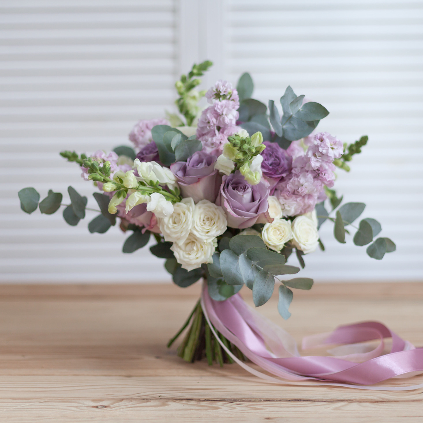 Раскидистый свадебный букет, флорист Маргарита Гладкова