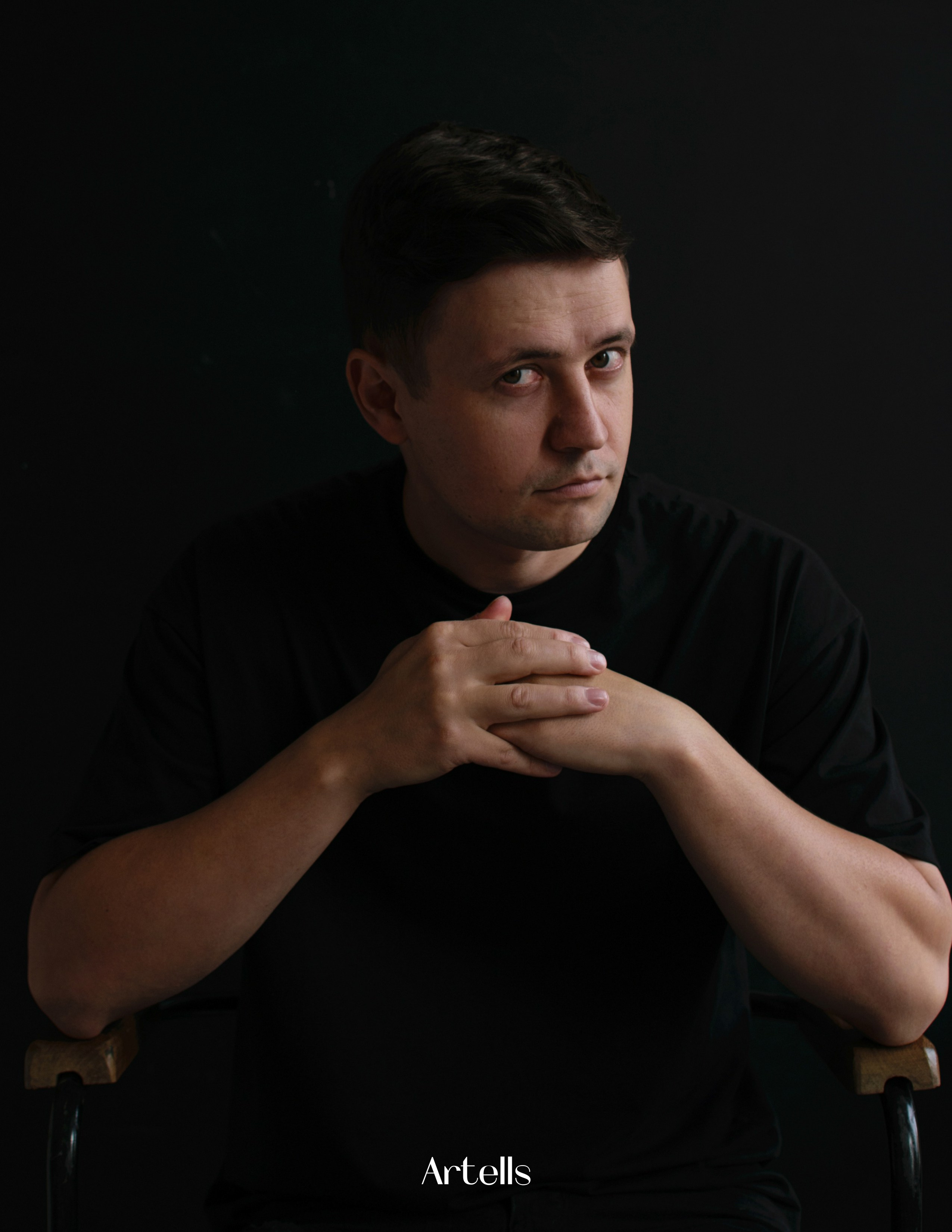 Портрет кинорежиссера Александра Кузовкова, опубликованный в журнале Artells, New York, NY. Фотограф Ульяна Красикова.