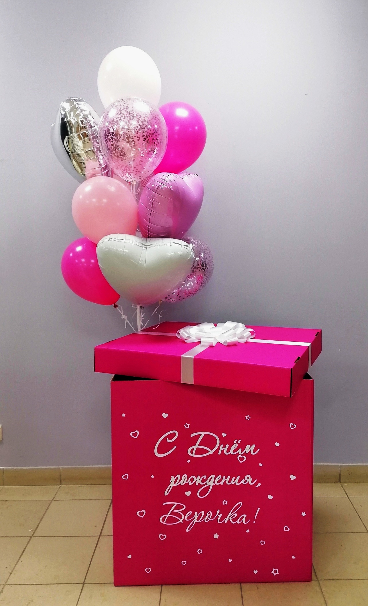 Коробка с шарами. Студия праздничного декора