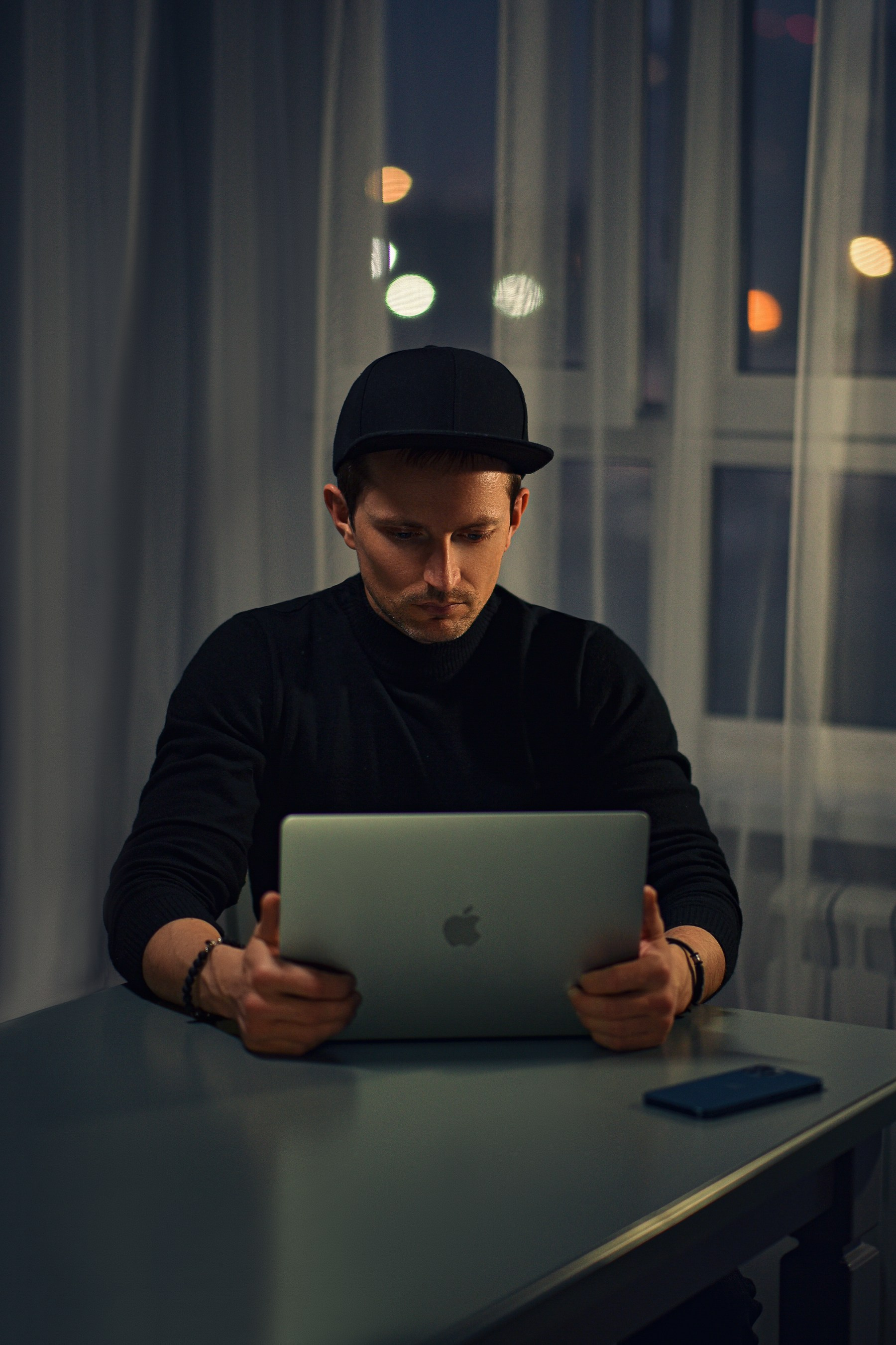 Компания и фотошкола по созданию контента в Москве