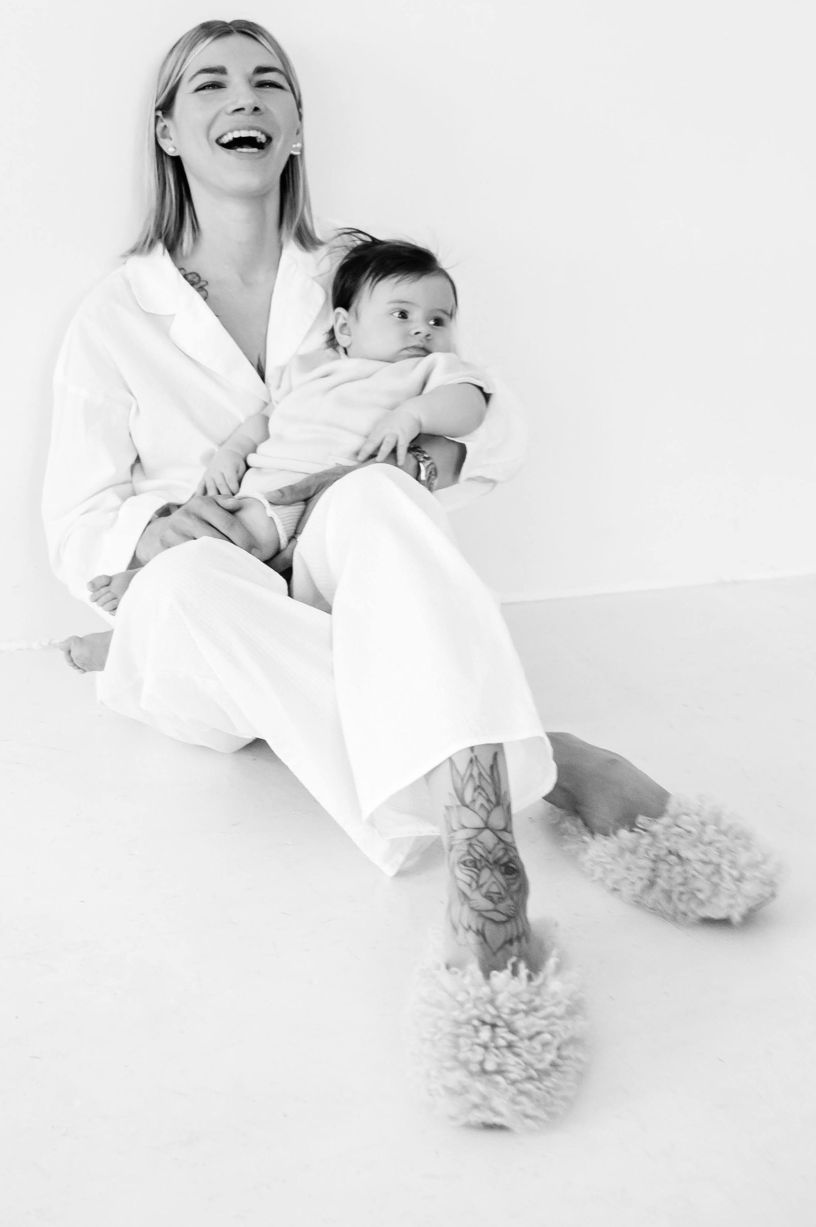 Семейная съемка. Профессиональный фотограф беременности в СПБ. Стильные фотосессии беременности в стиле минимализм и классическая фотография