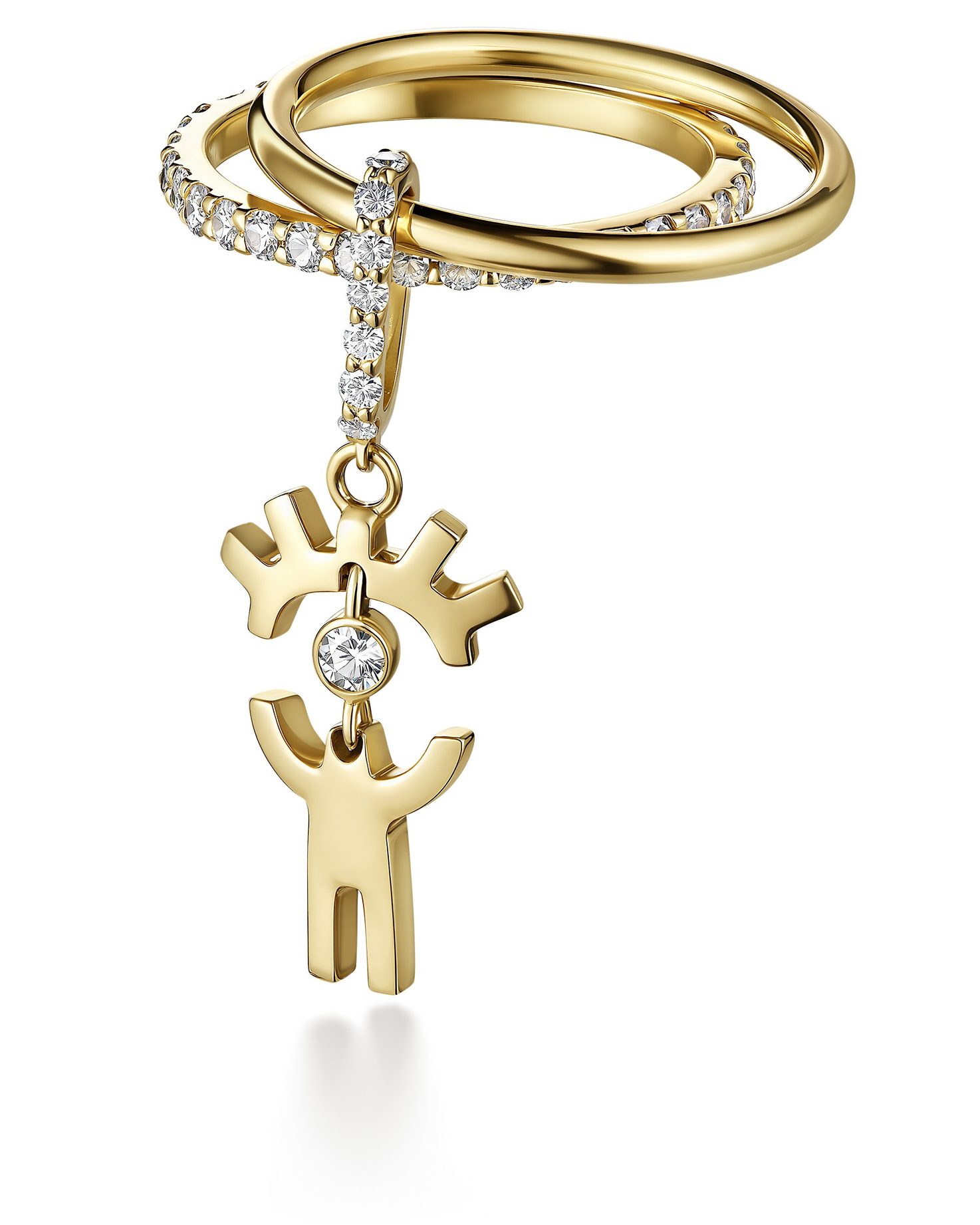 Золотое кольцо с подвеской в виде фигурки и бриллиантами, профессиональная ювелирная съёмка La Voie Nomade