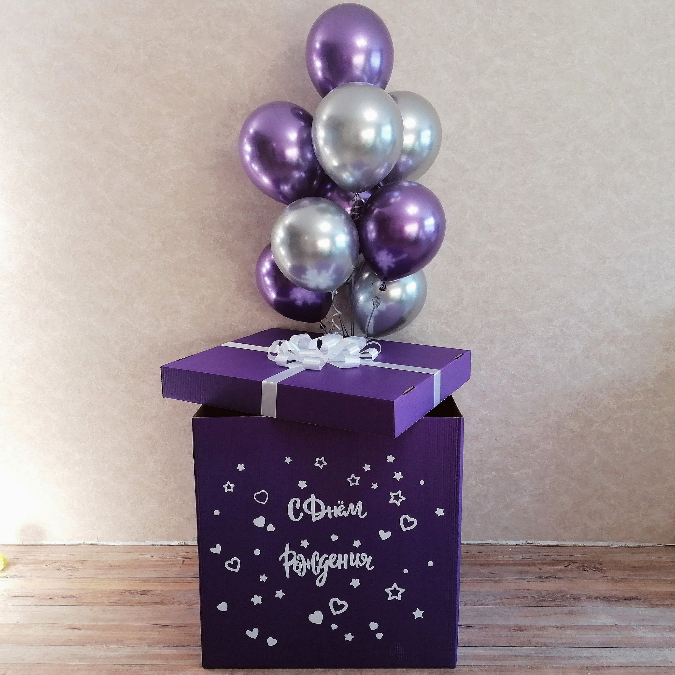Коробка с шарами. Студия праздничного декора
