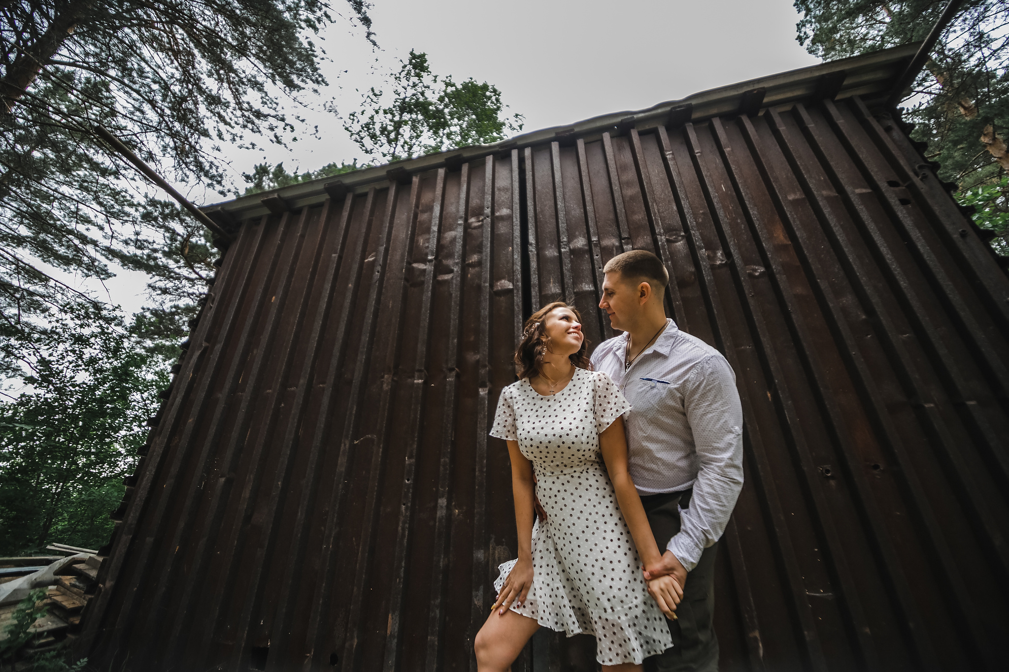 Катя и Вова. Органичность, спаниель и телефонная будка. Фотограф Антон Никандров