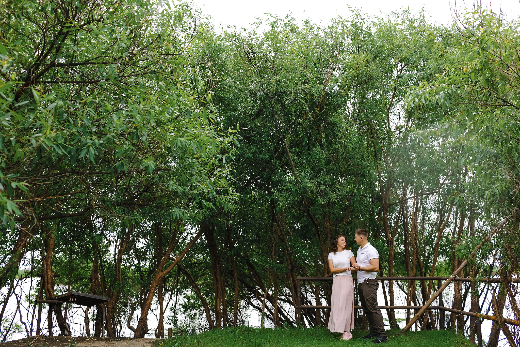 Катя и Вова. Органичность, спаниель и телефонная будка. Фотограф Антон Никандров
