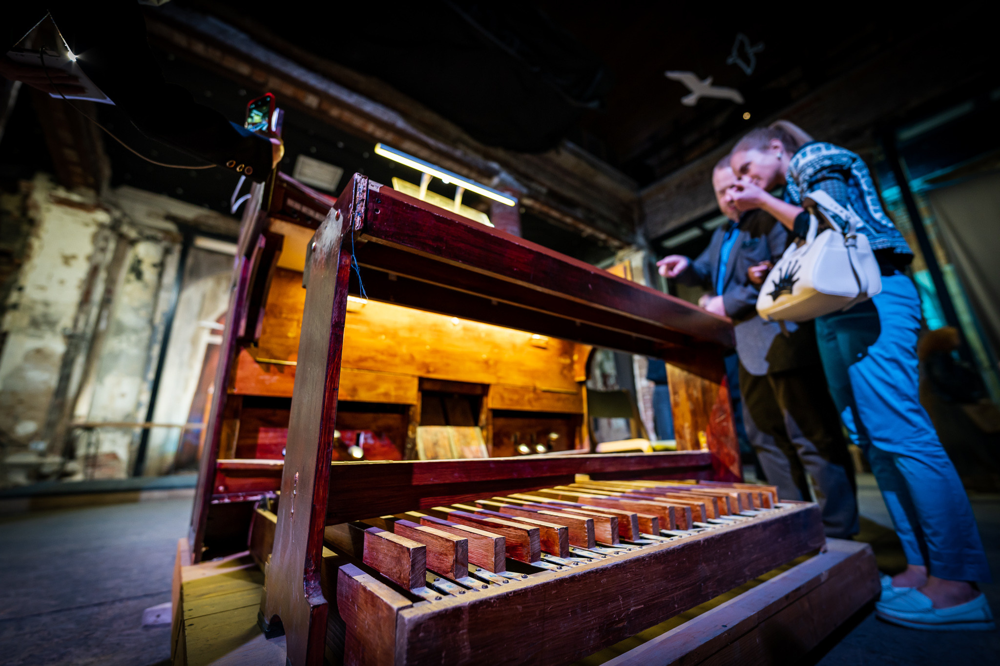 Электроорган в Анненкирхе в Петербурге