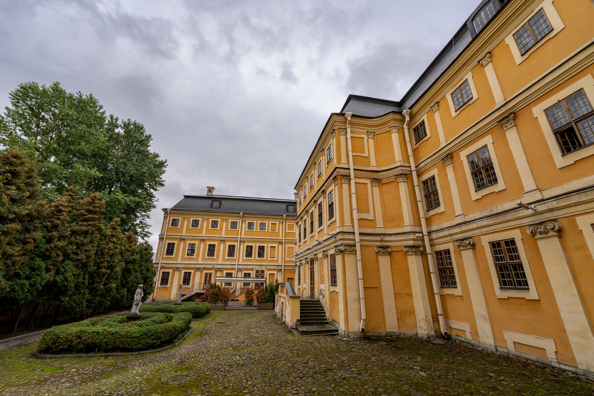 Внутренний двор Меньшиковского дворца в Санкт-Петербурге