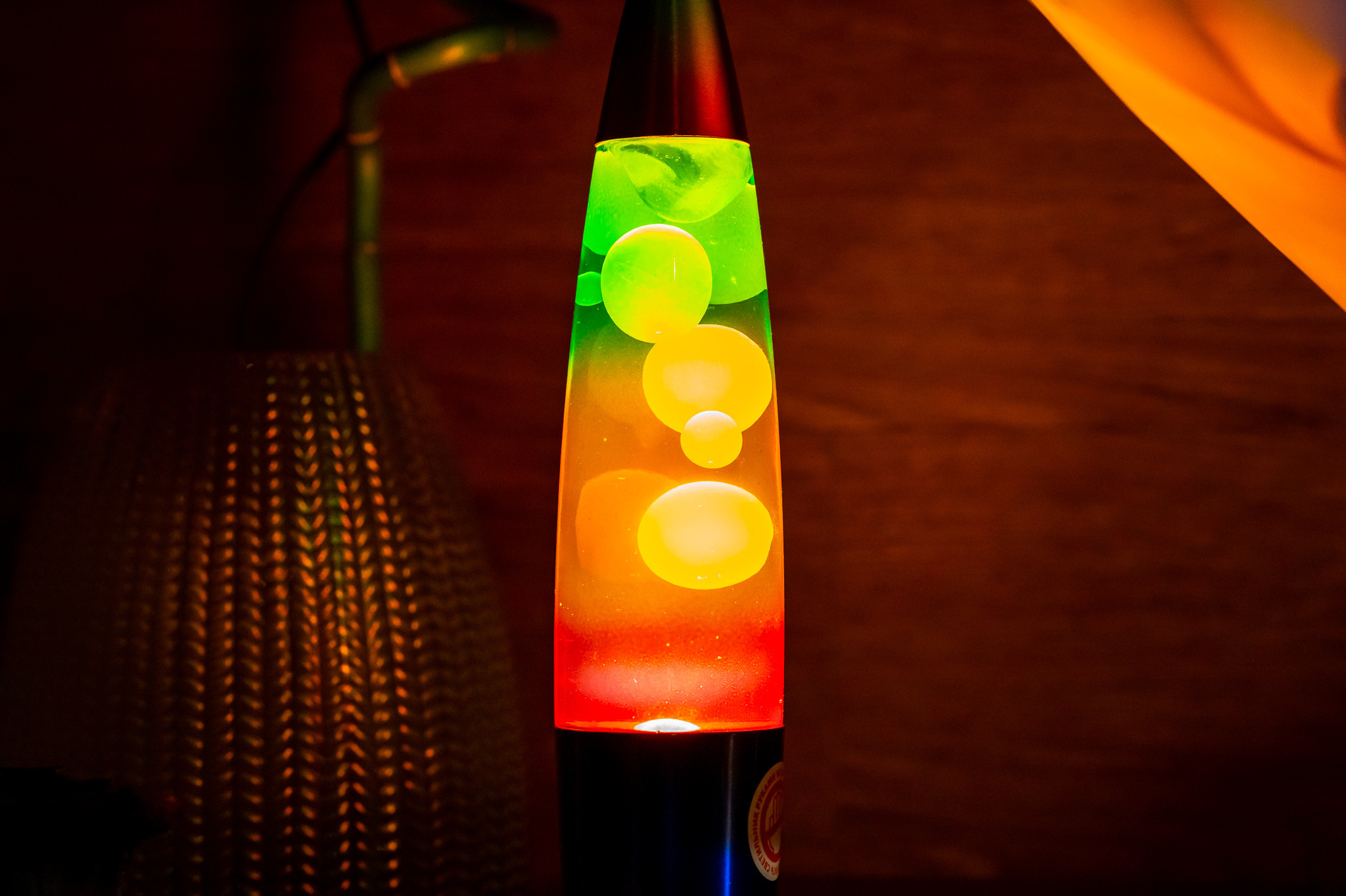 Лава-лампа с переливающимися шарами