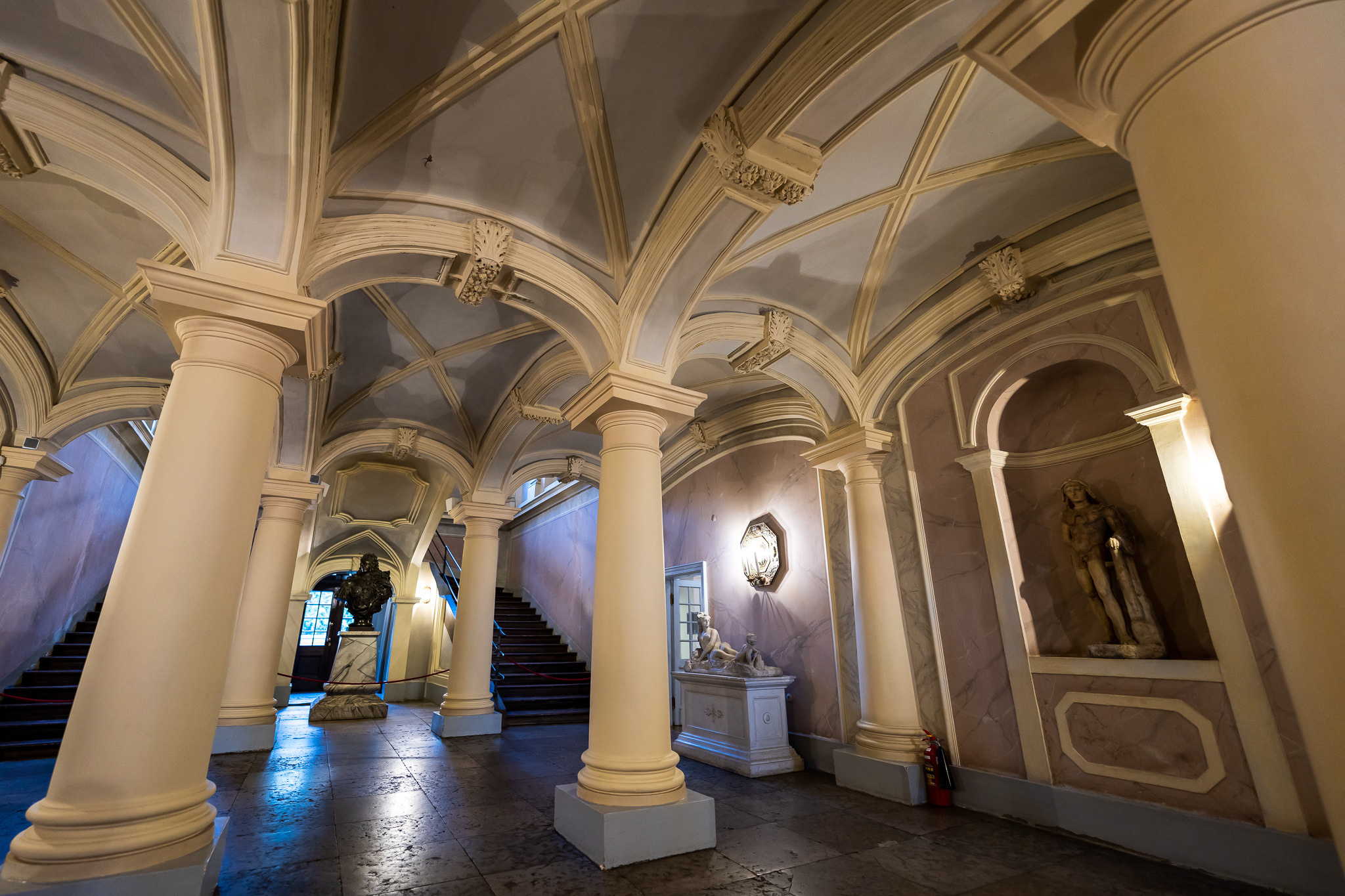 Интерьеры Меньшиковского дворца в Санкт-Петербурге