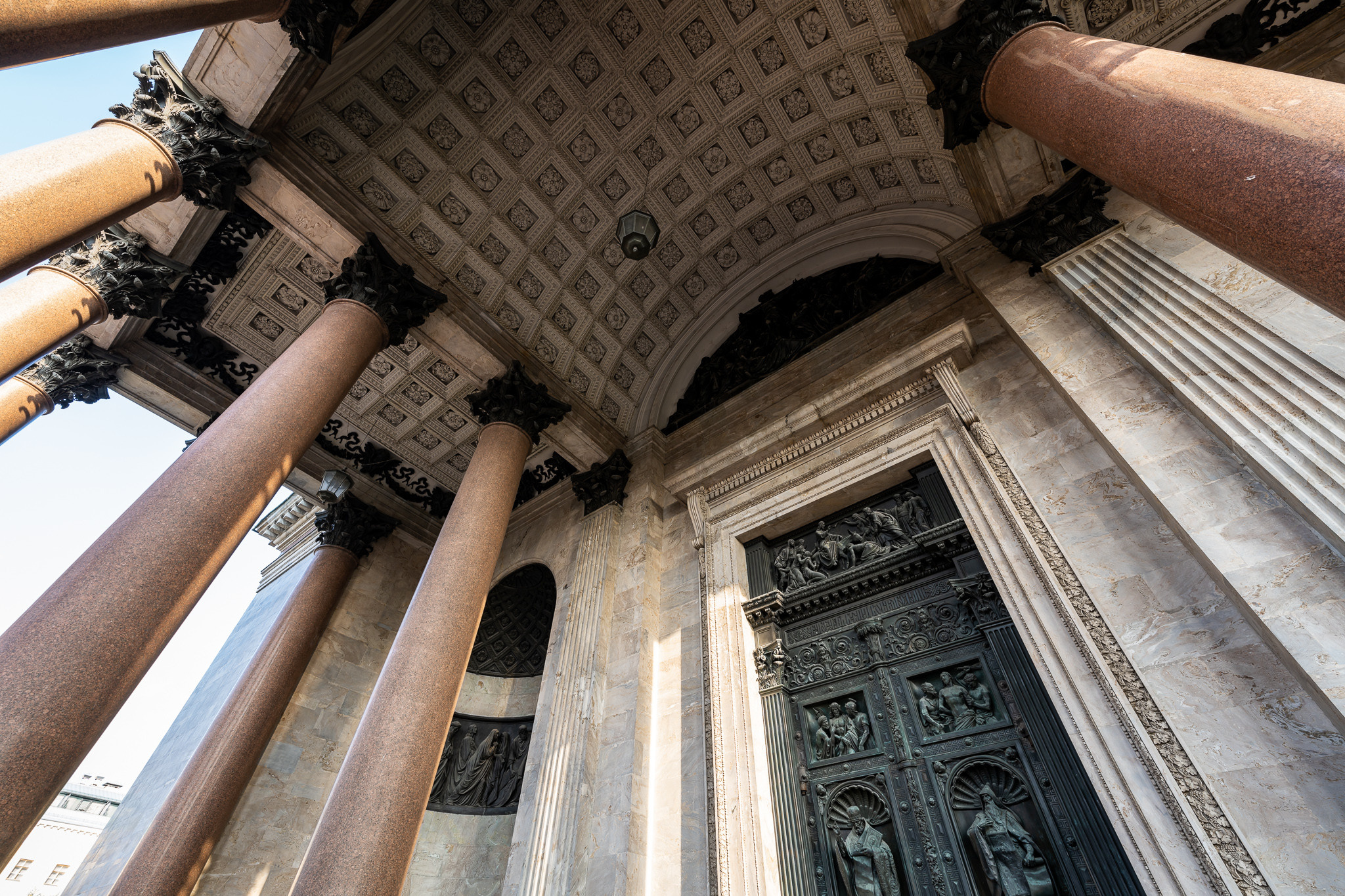 Вход в Исаакиевский собор