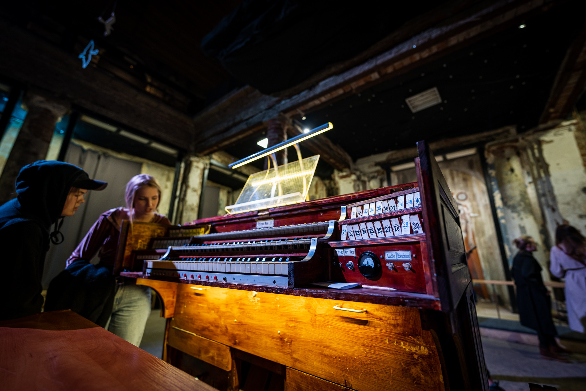 Электроорган в Анненкирхе в Петербурге