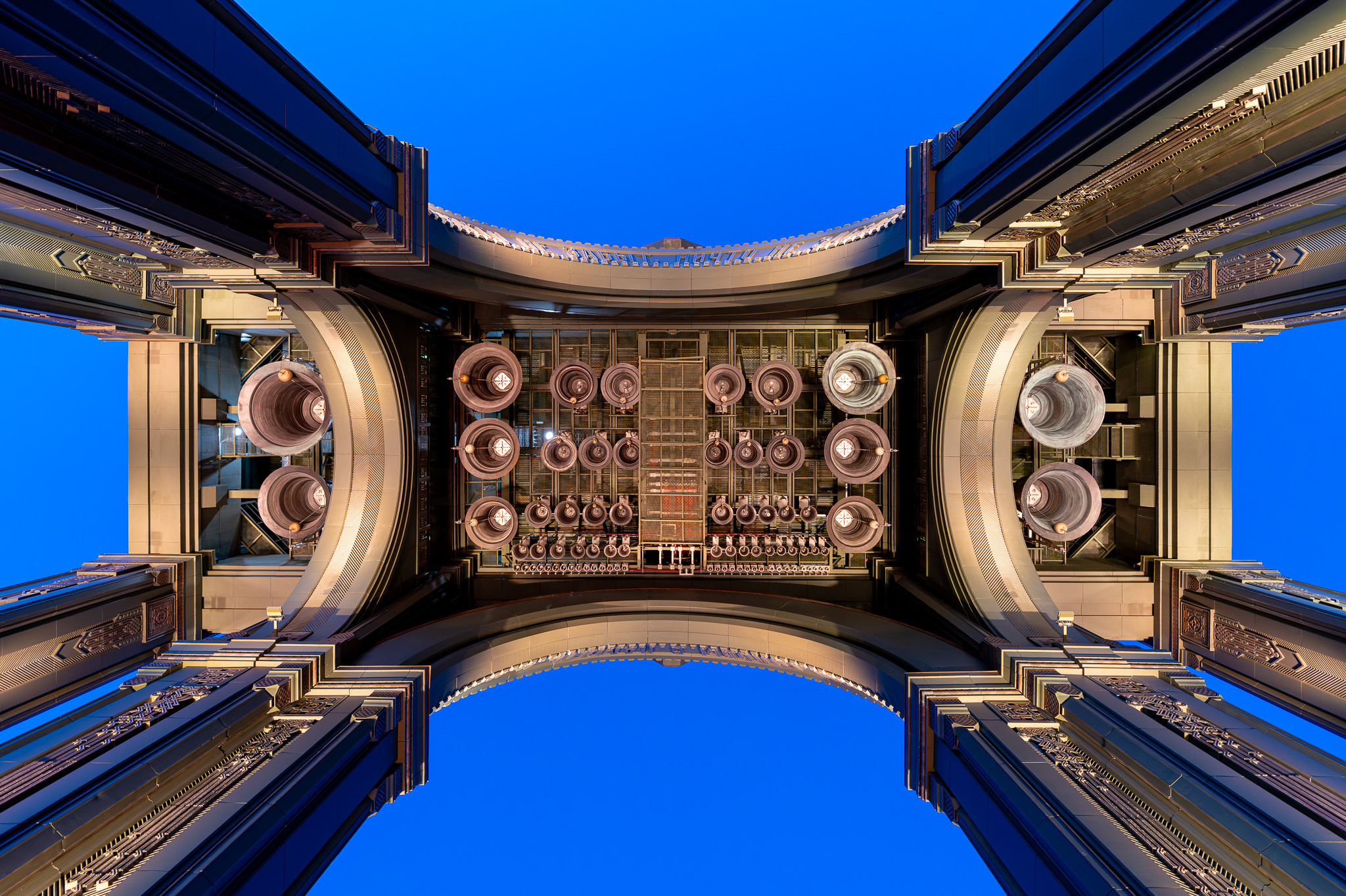 Карильон при входе в храмовый комплекс Главного Храма Вооруженных Сил Российской Федерации