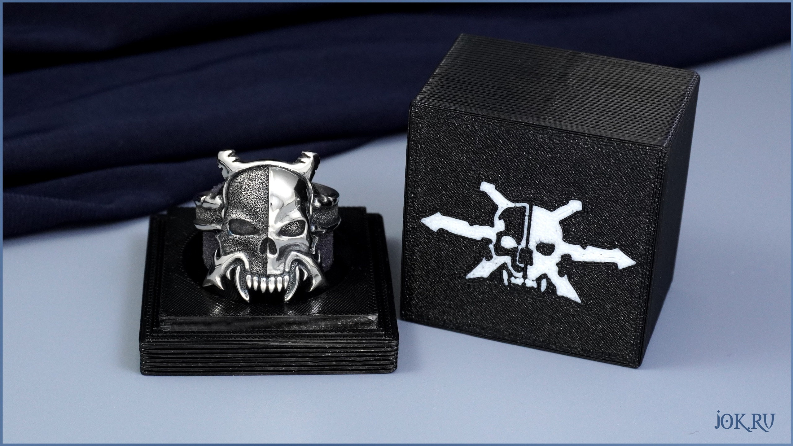 Купить мужское кольцо «Сыны Злобы»: оригинальный дизайн по вселенной Warhammer 40k, ручная работа мастерской Joker‑Studio