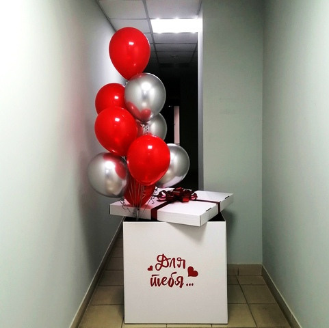 Коробка с шарами. Студия праздничного декора