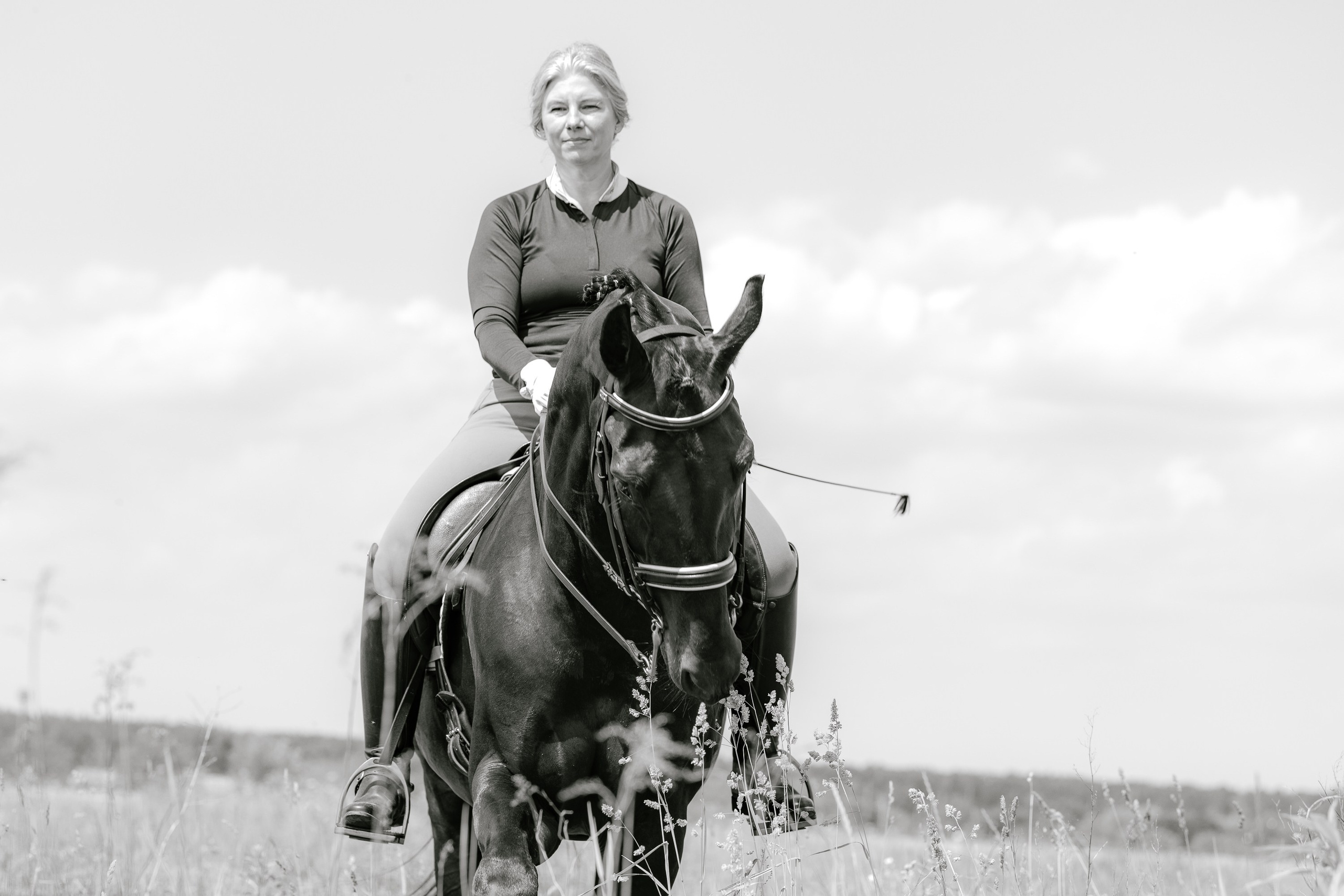 Контакты. Лиана Антонович | Конные стратегии