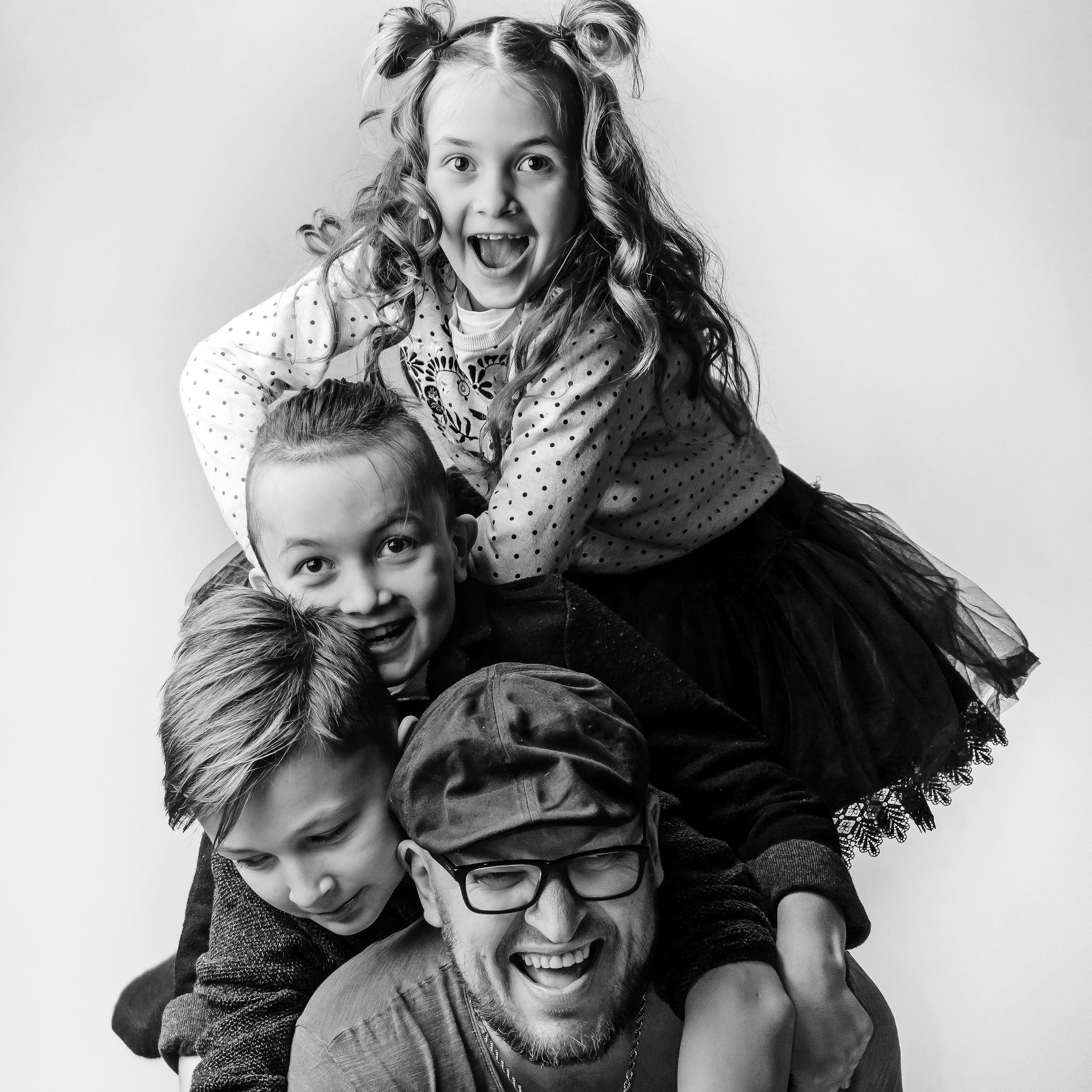 Тест. Спасибо за проявленный интерес к моему творчеству! Меня зовут Россохат