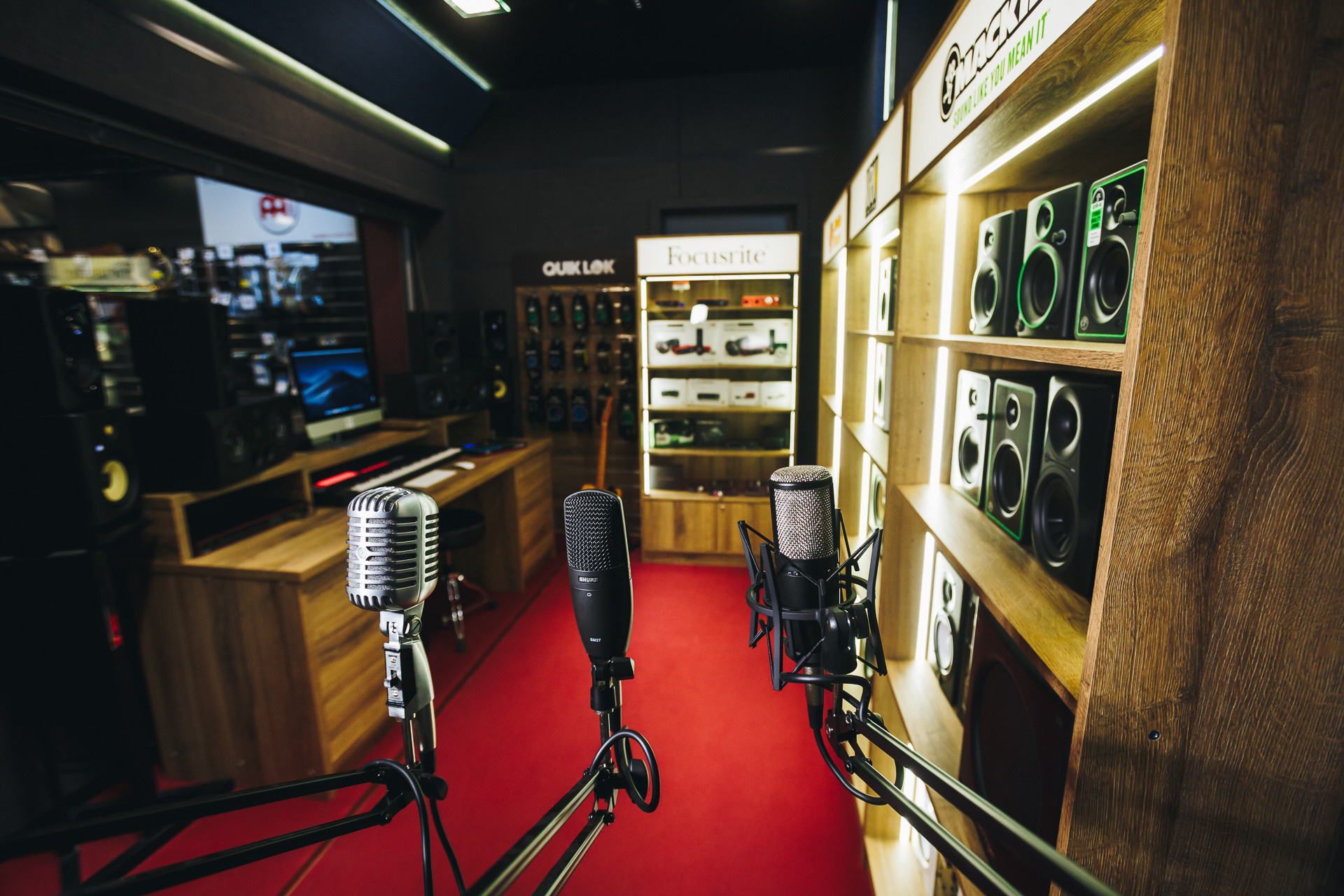 Магазин Музторг на Вятской (Москва)